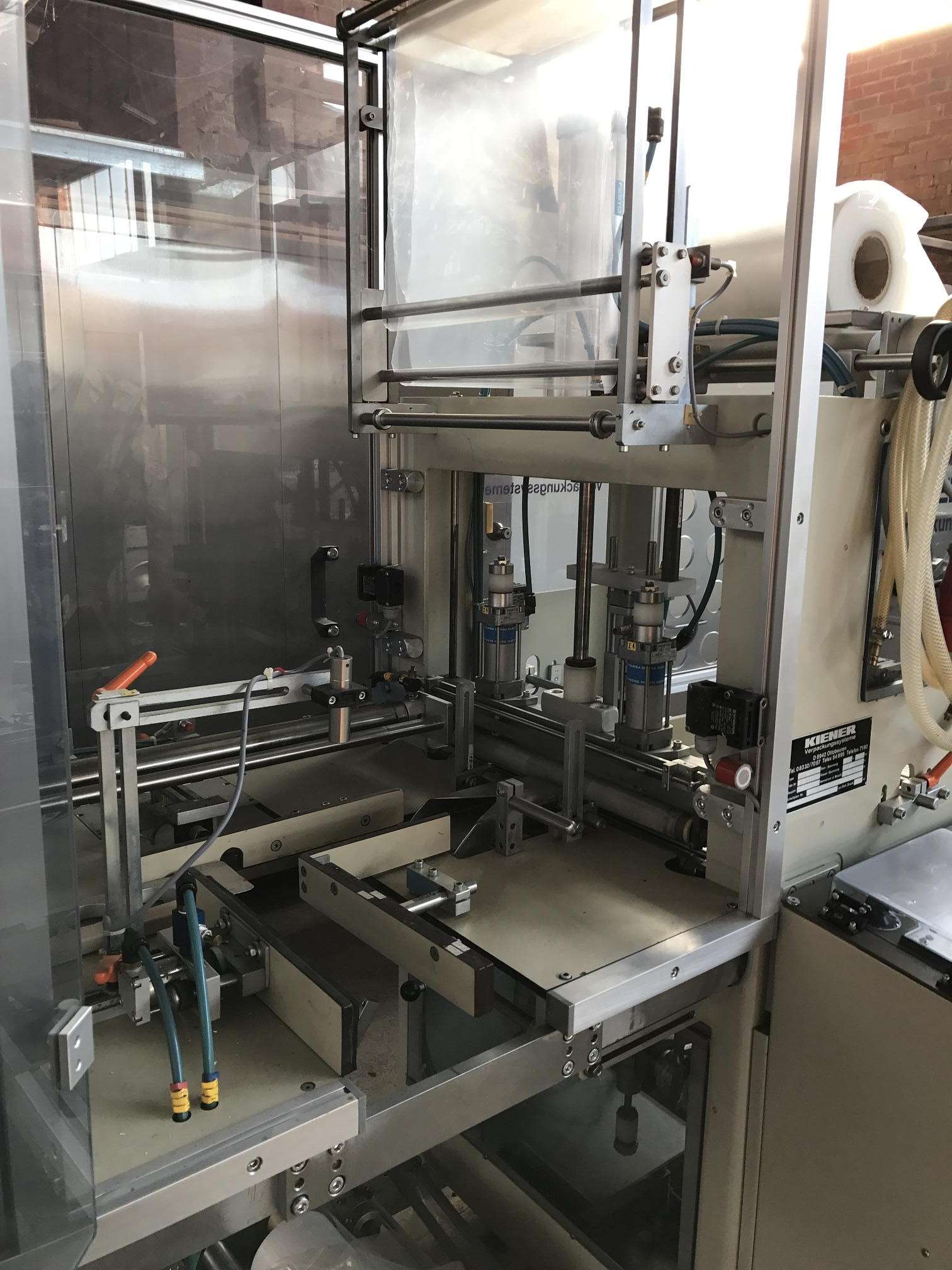 Tensile band eroration machine with shrink tunnel 2