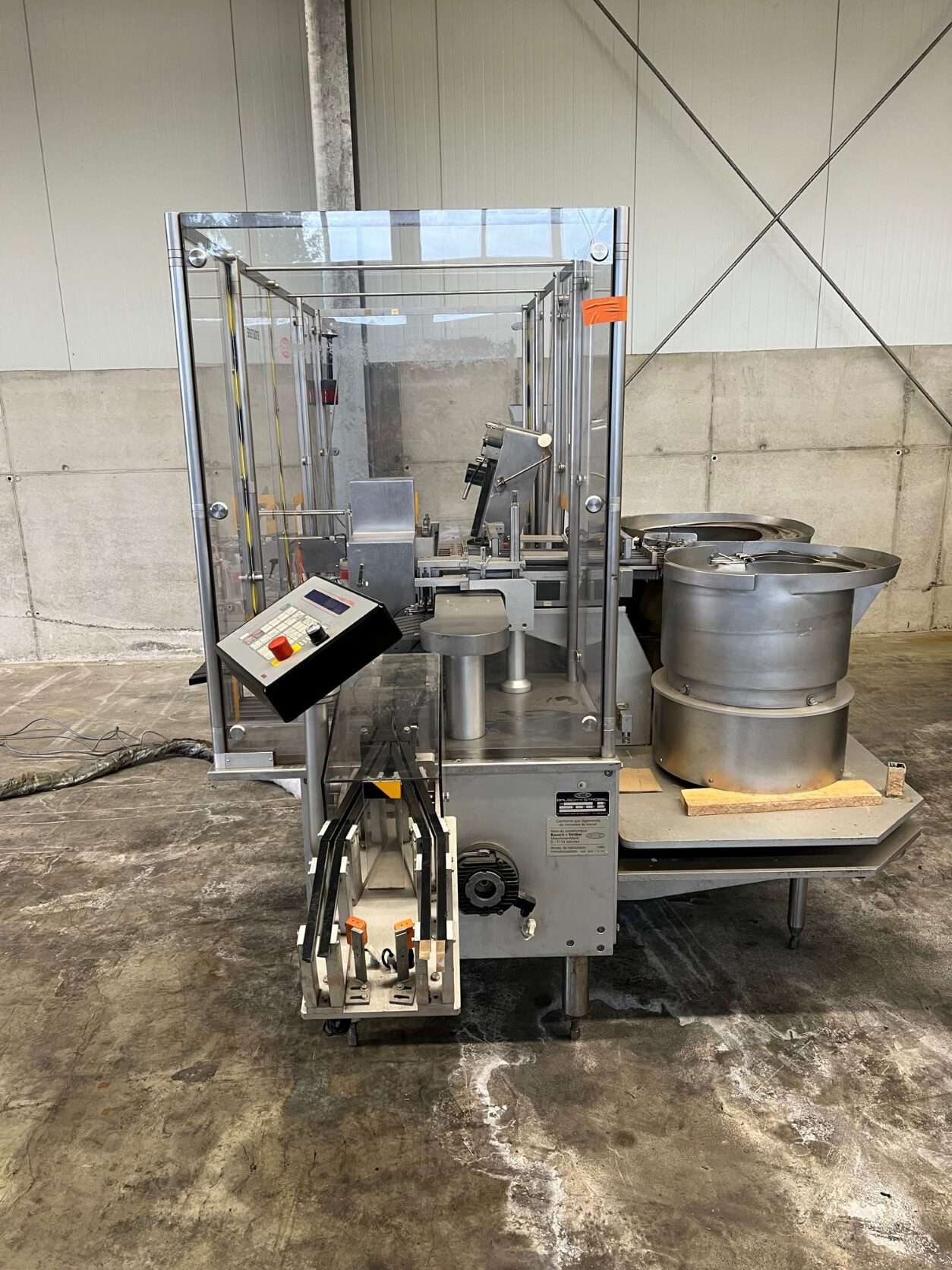 Labeling machine for disposable syringes 2