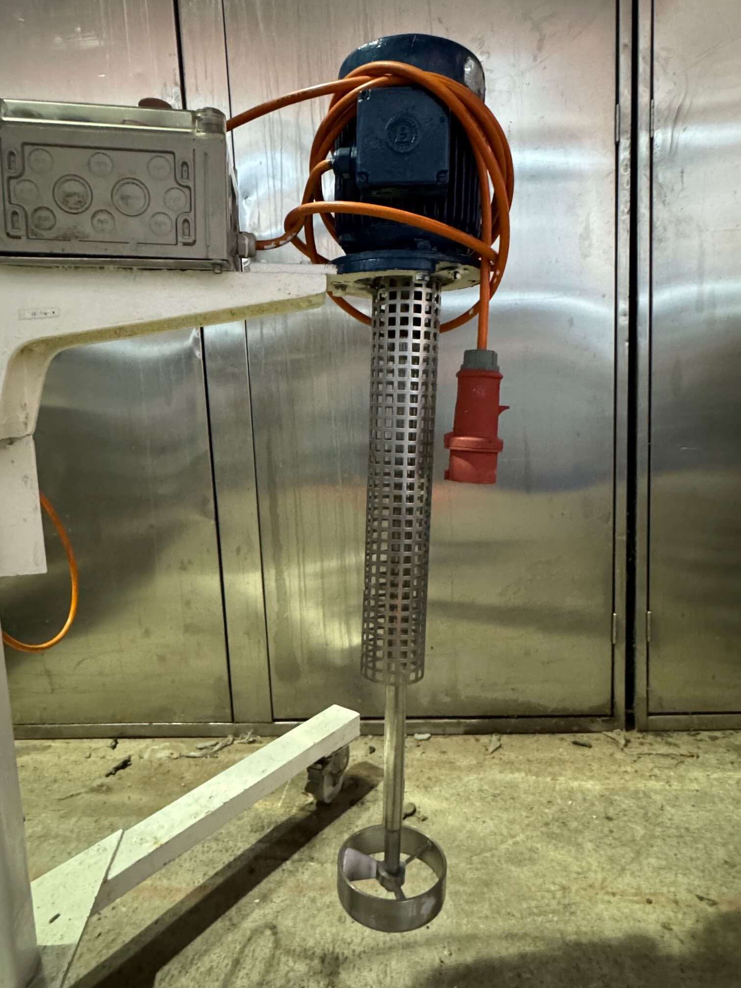 Agitator  2