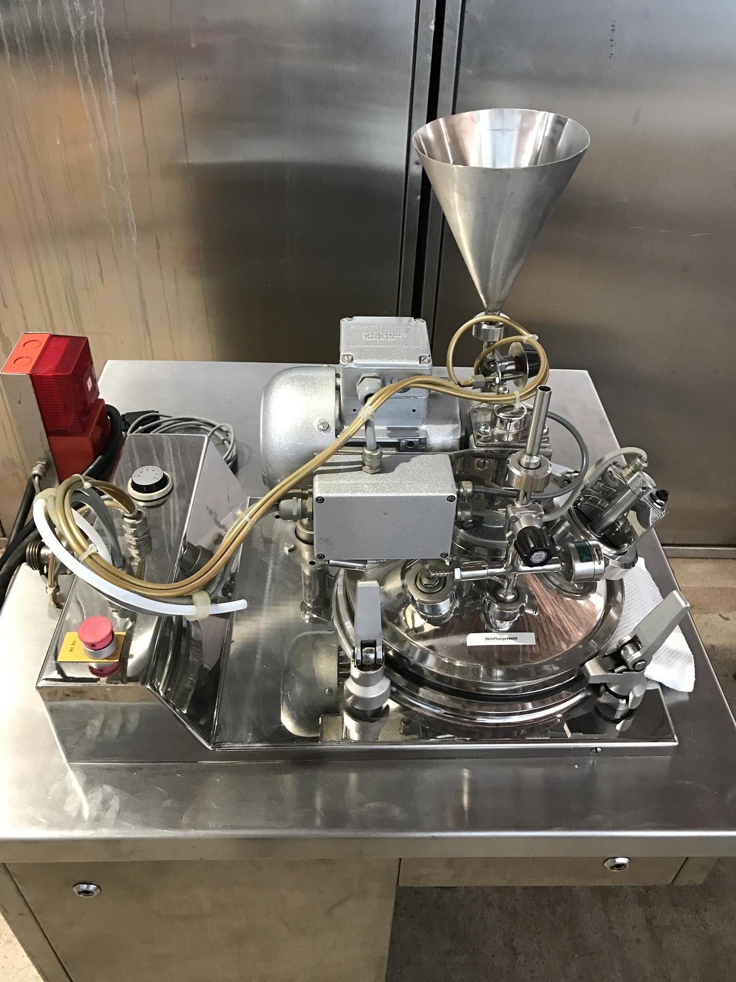 Homogenizing mixer for labor