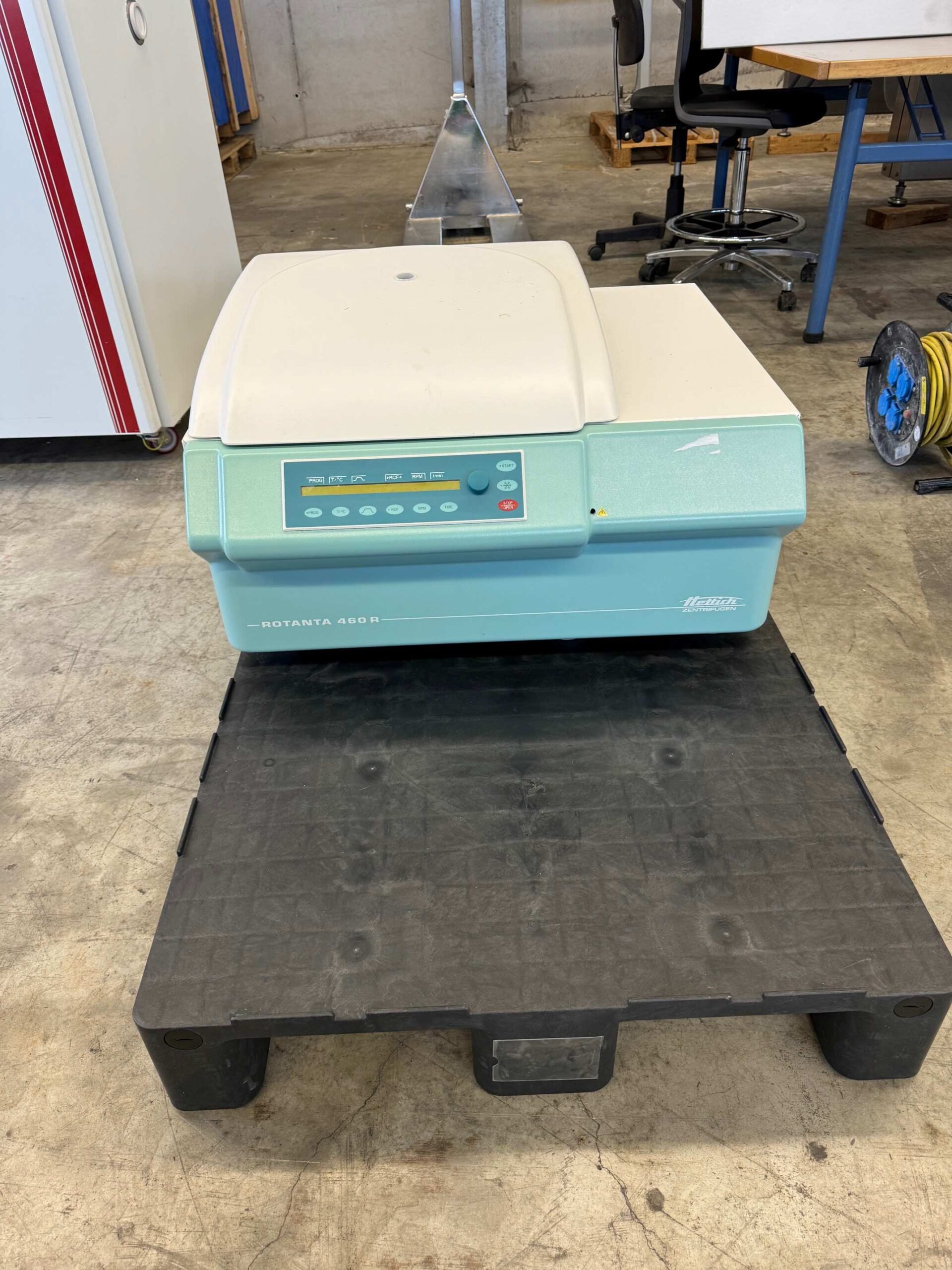 Table centrifuge, cooled