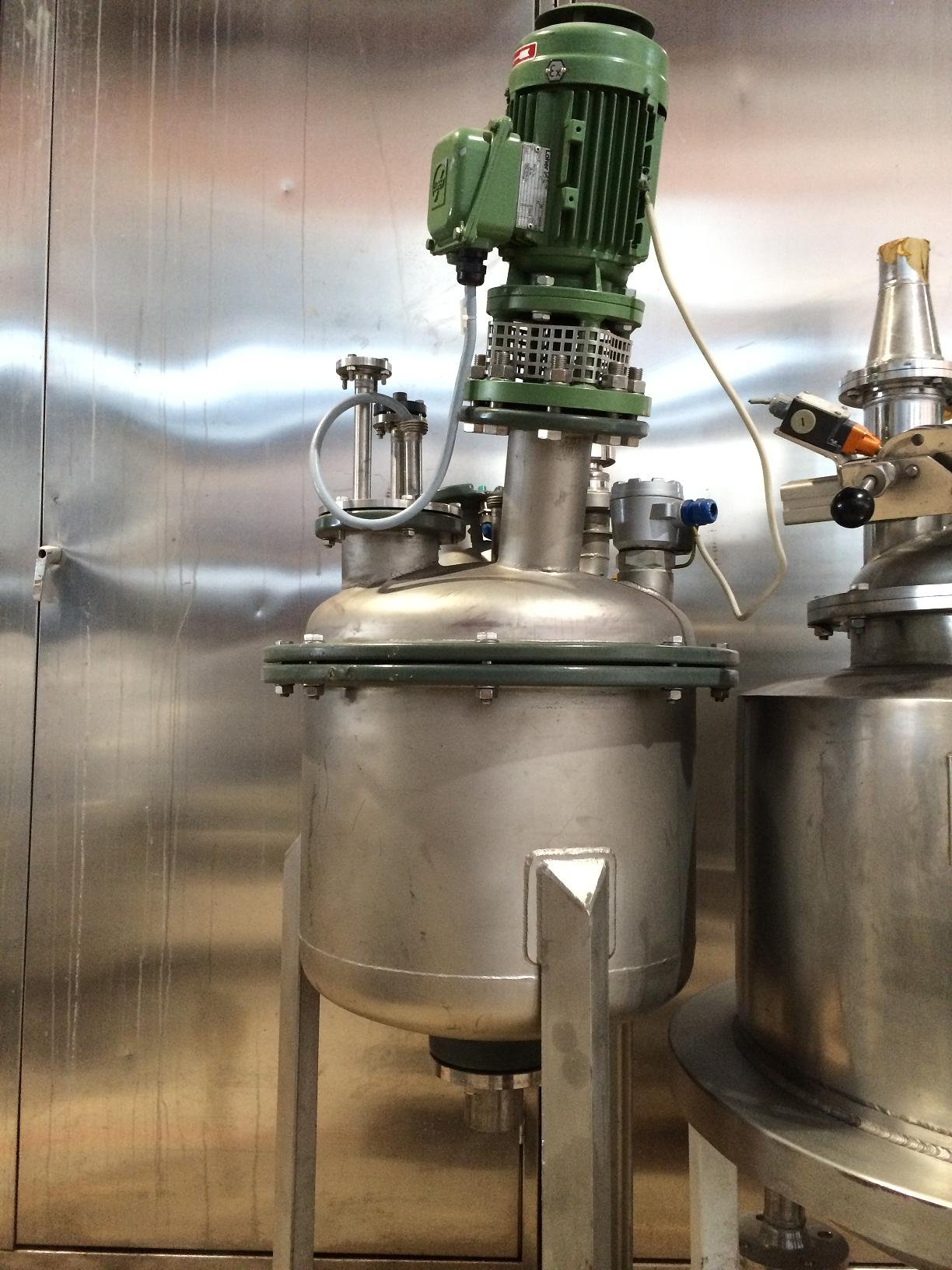 Stainless steel vessel