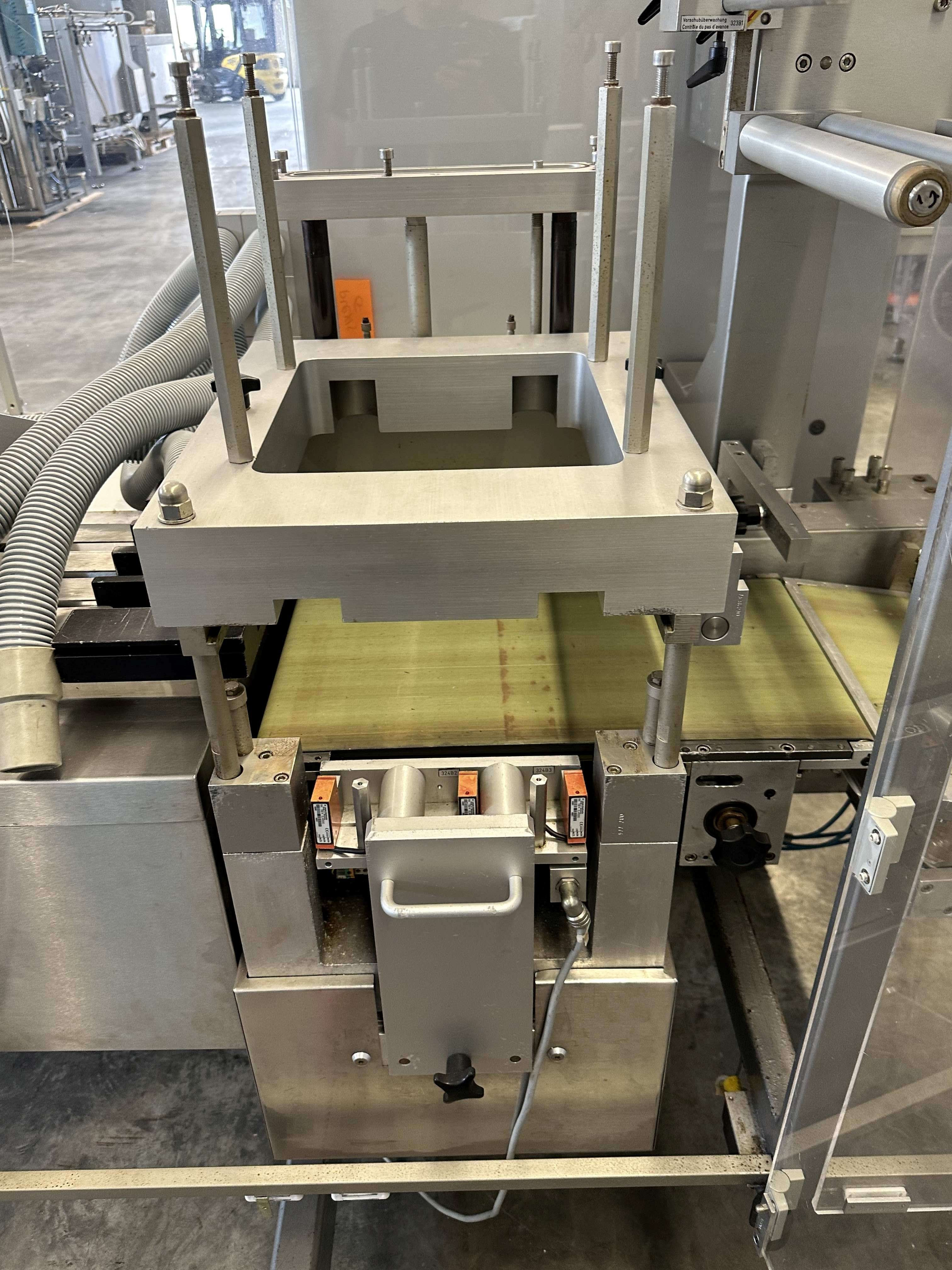 Uhlmann UPS 4 blister packing machine for vials used 5