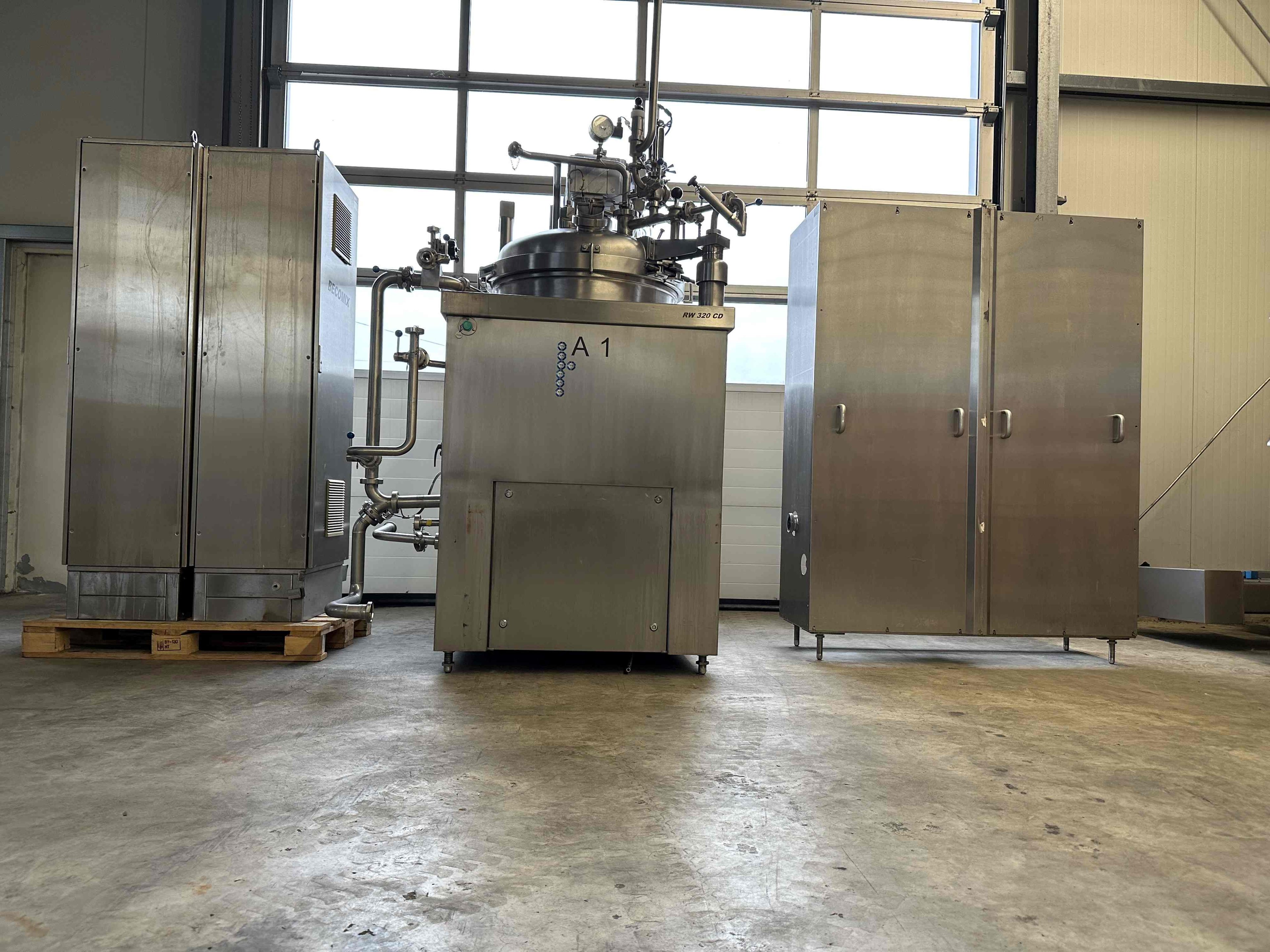 Process plant / Vacuum homogenisation plant