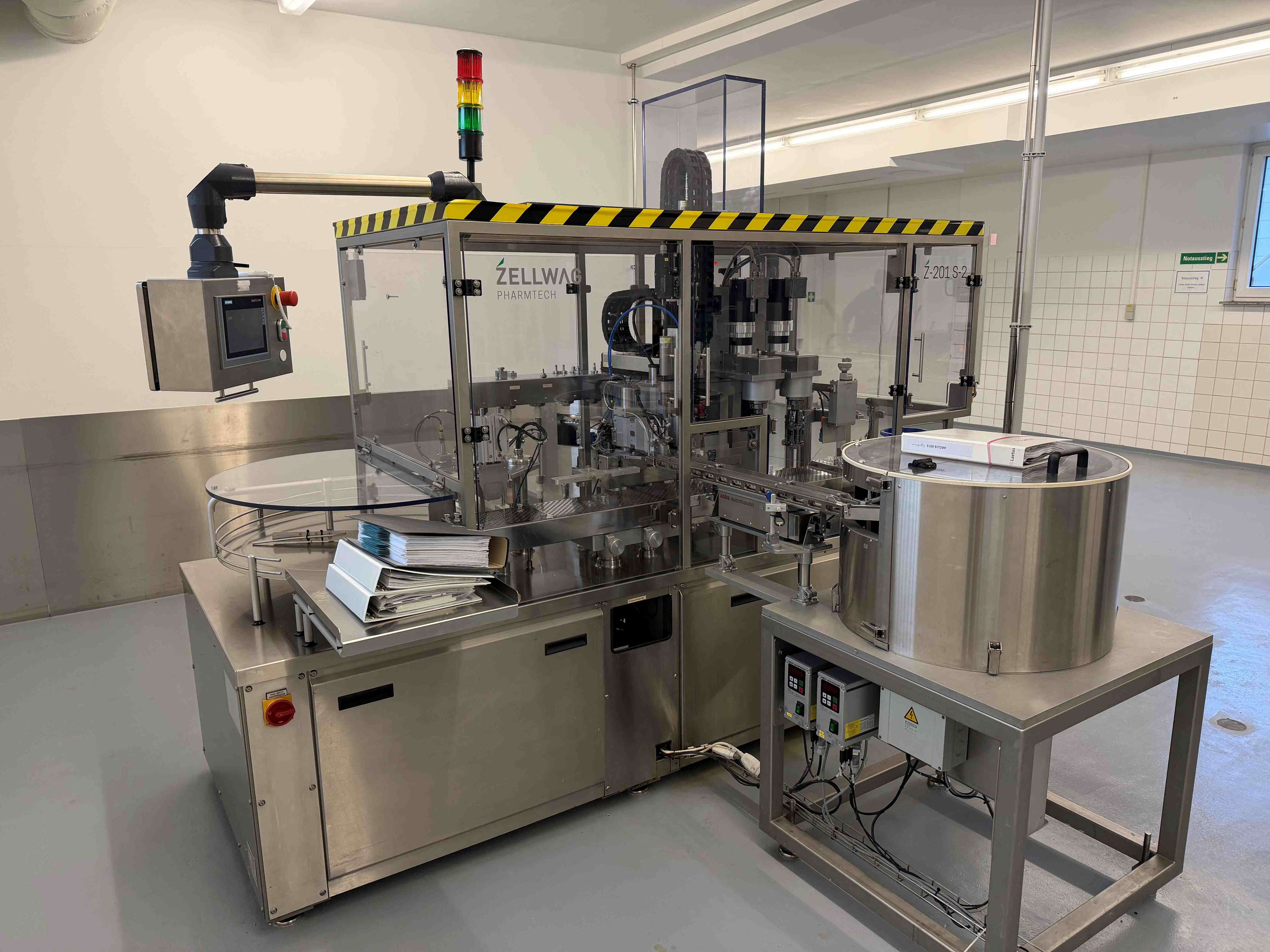 Füll- und Verschließmaschine 2