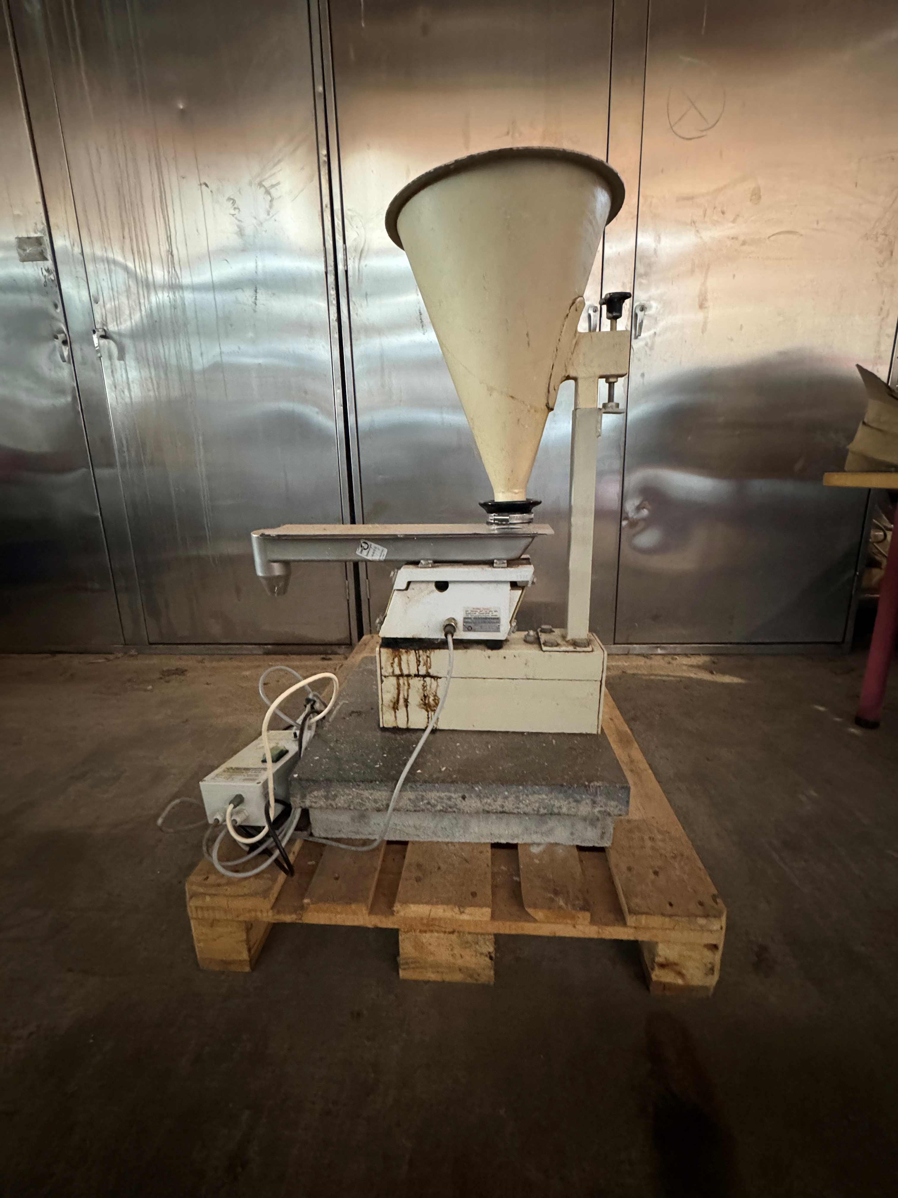 Gebrauchte Machines Vibration conveyor - Vibra Schultheis - Industriemaschine kaufen bei GS-INDUSTRIESERVICE Heidenheim