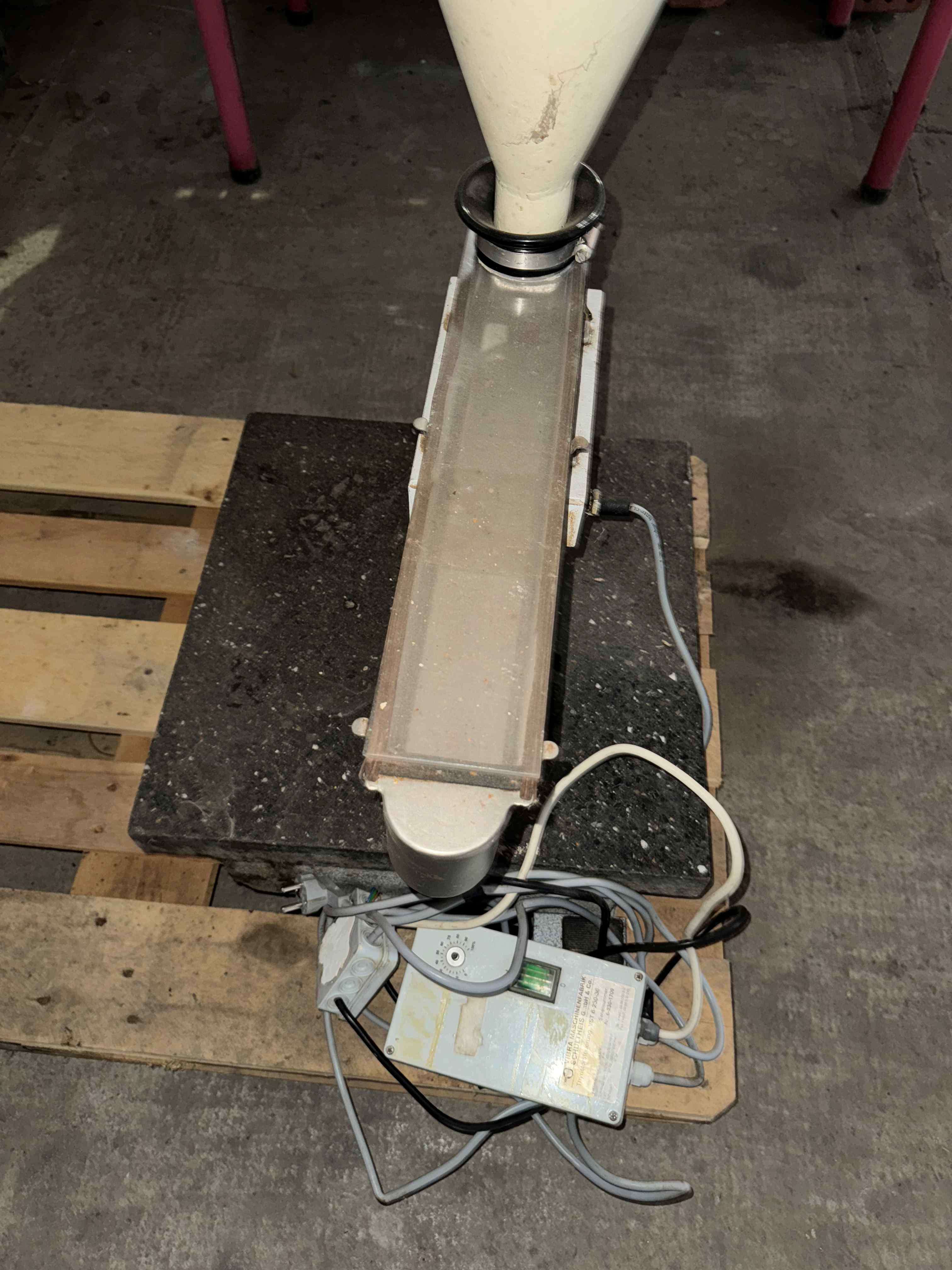 Vibration conveyor 4