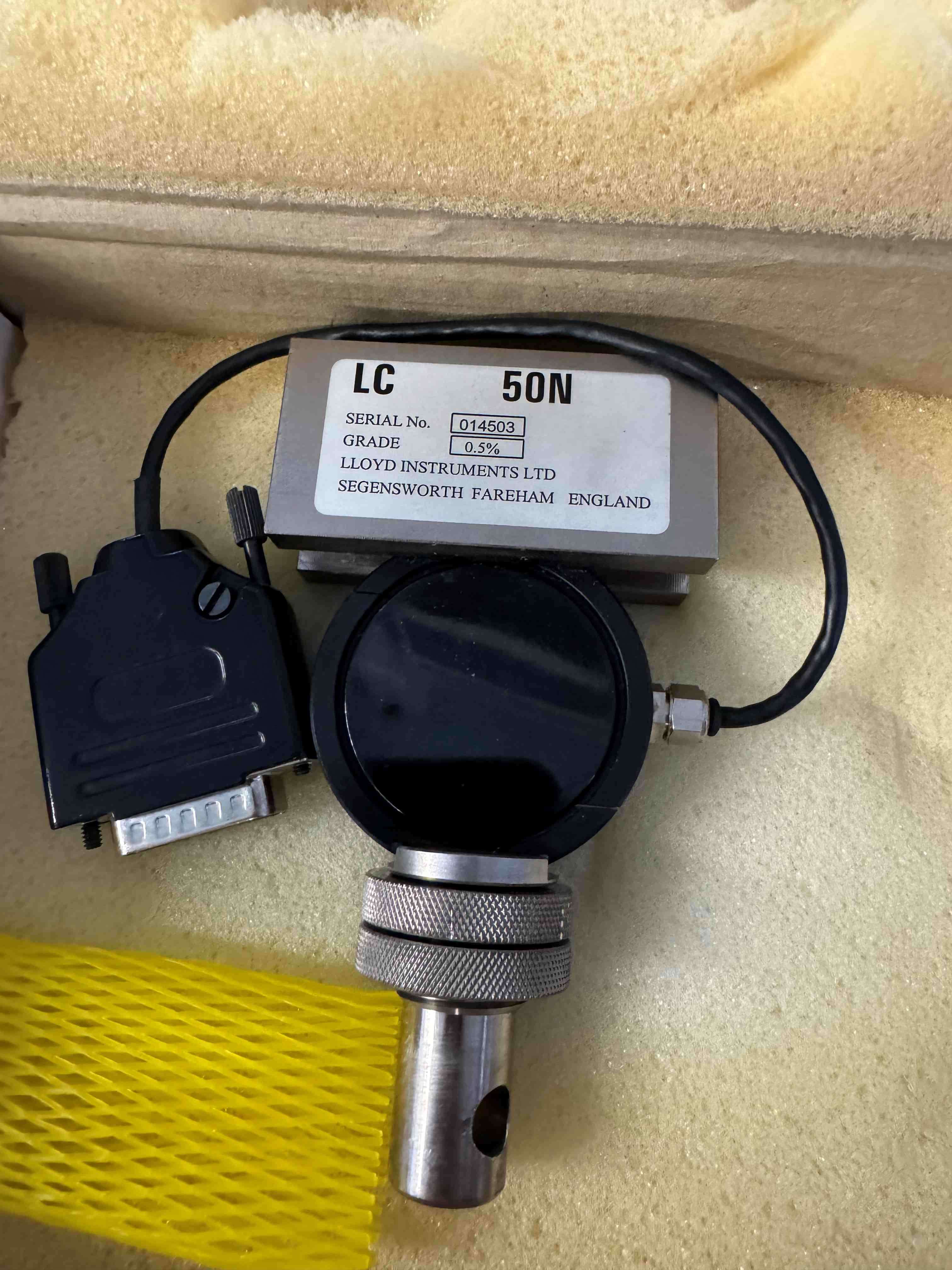 Universal material testing machine 6
