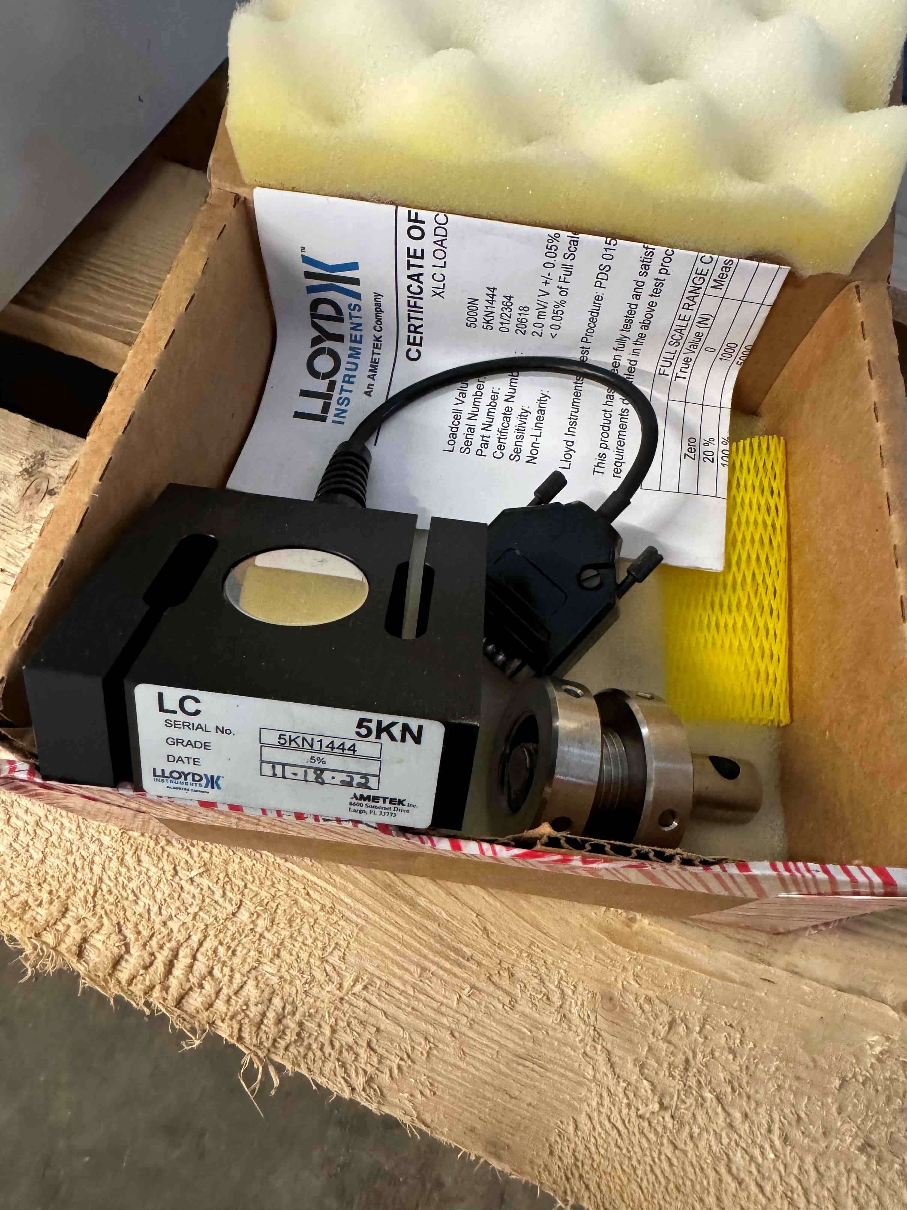Universal material testing machine 7