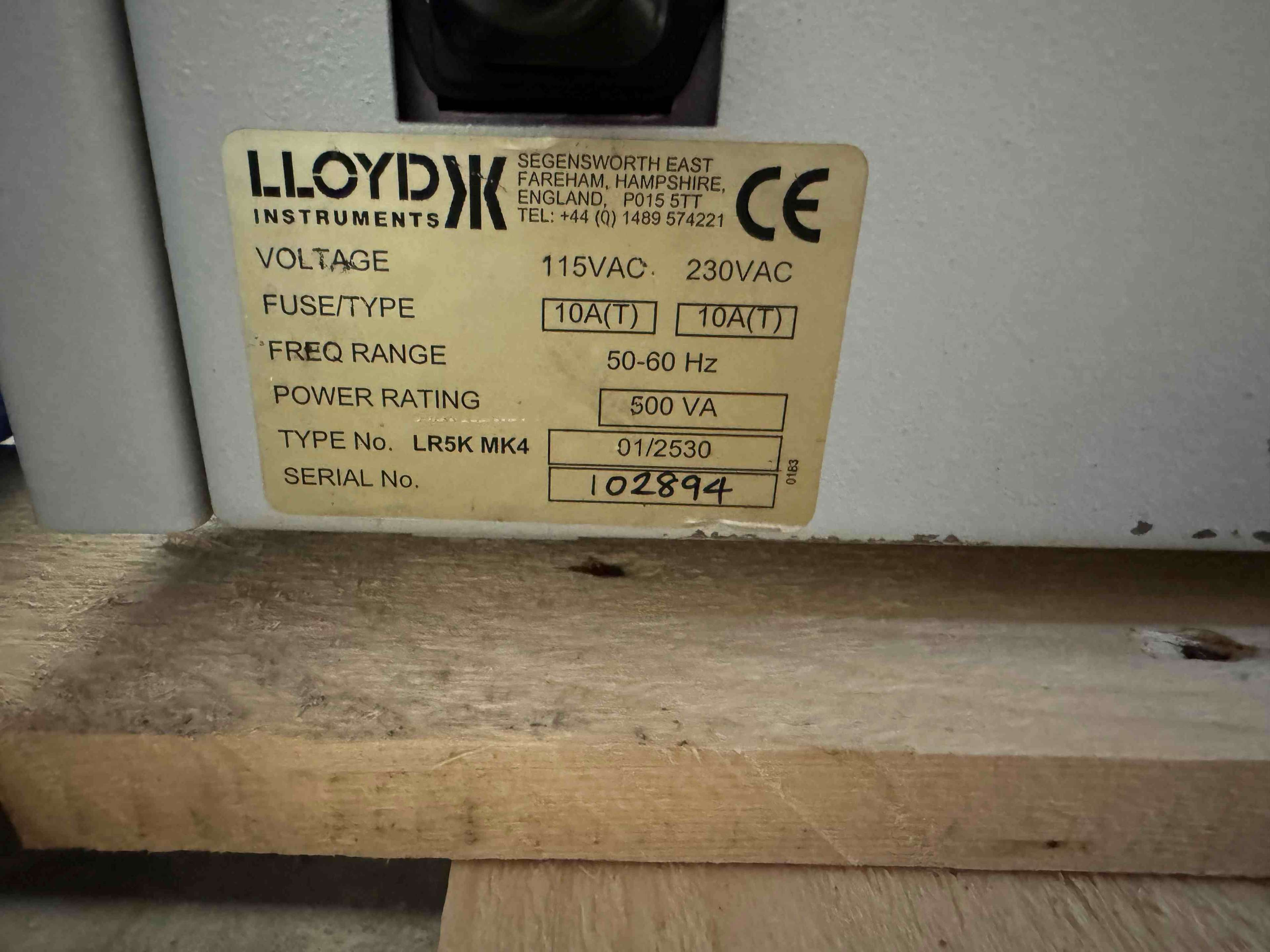 Universal material testing machine 8