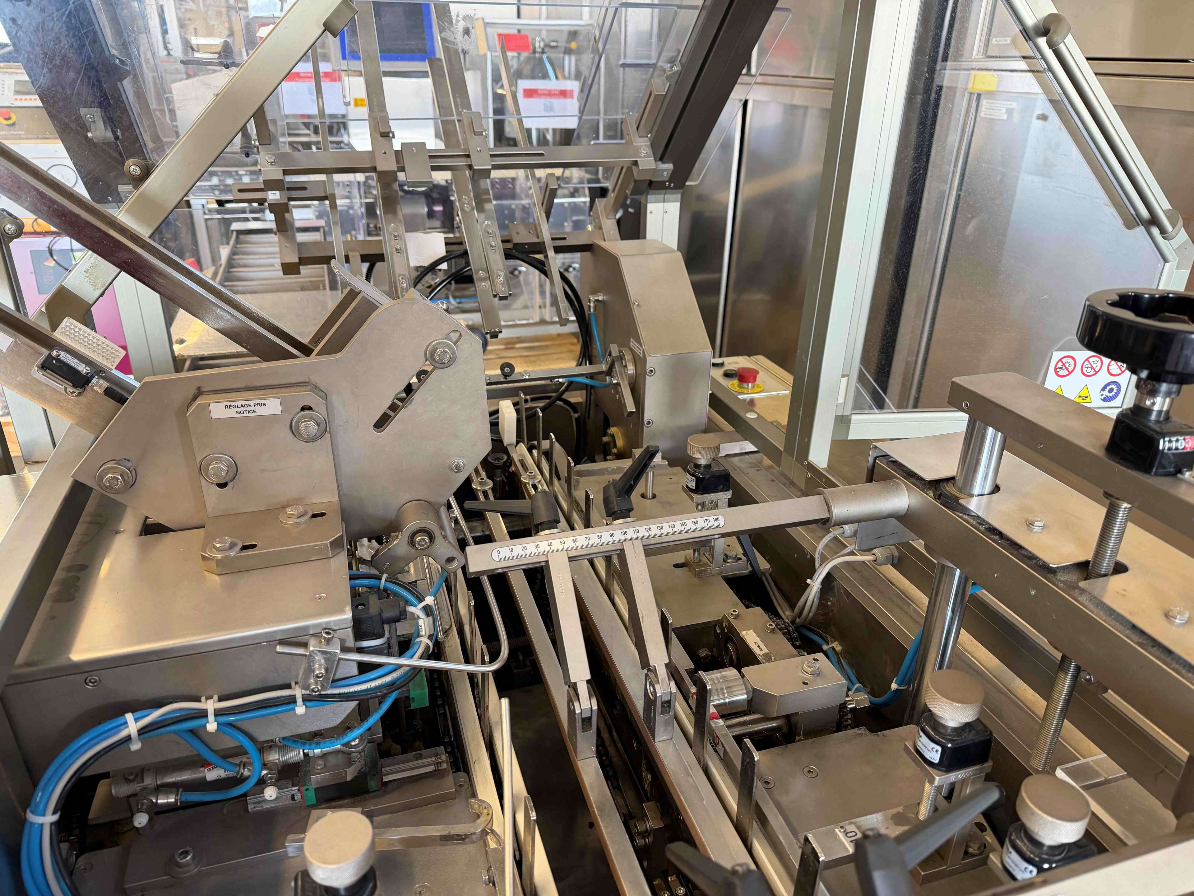 Cartoning machine 7