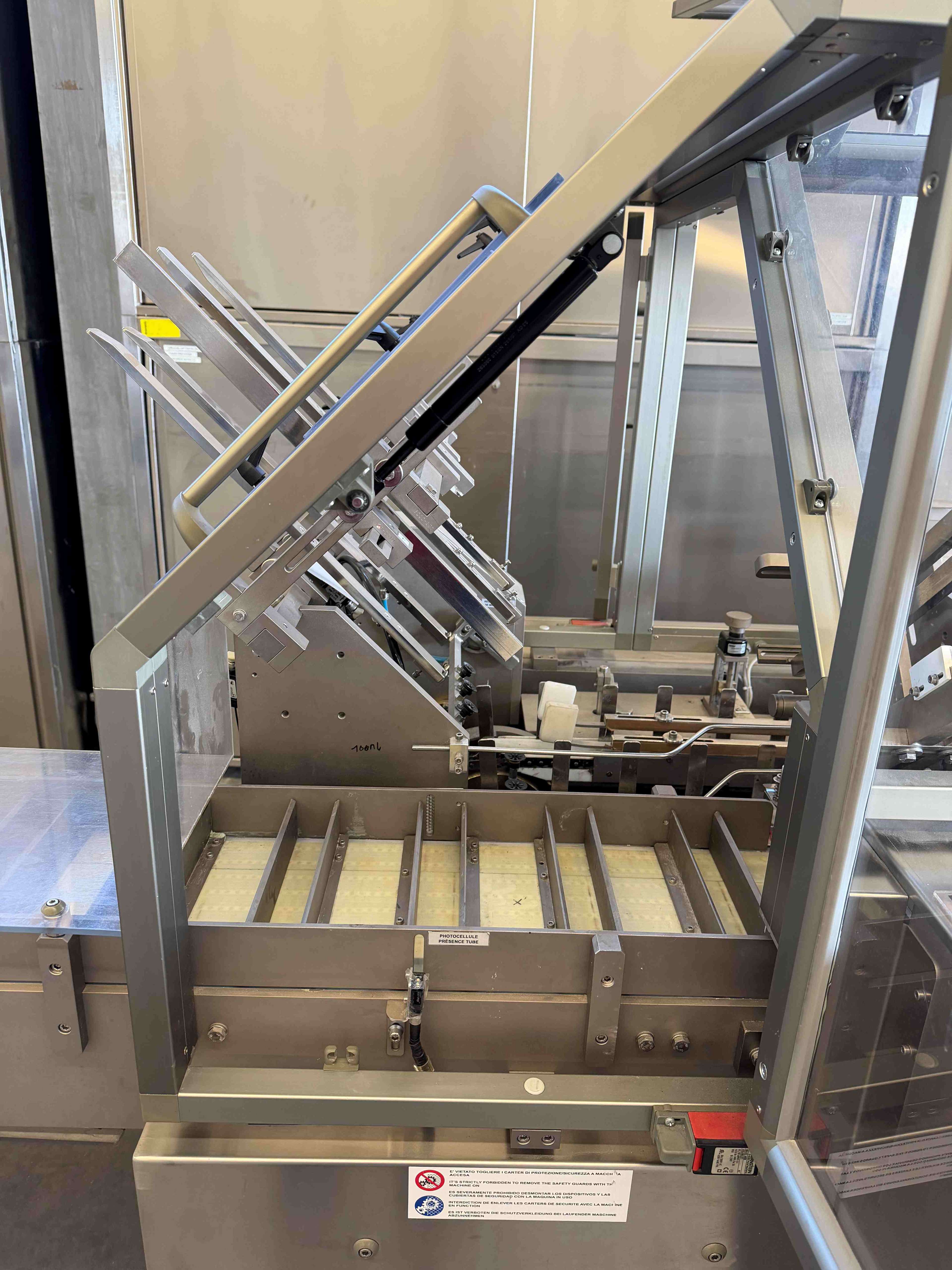Cartoning machine 4