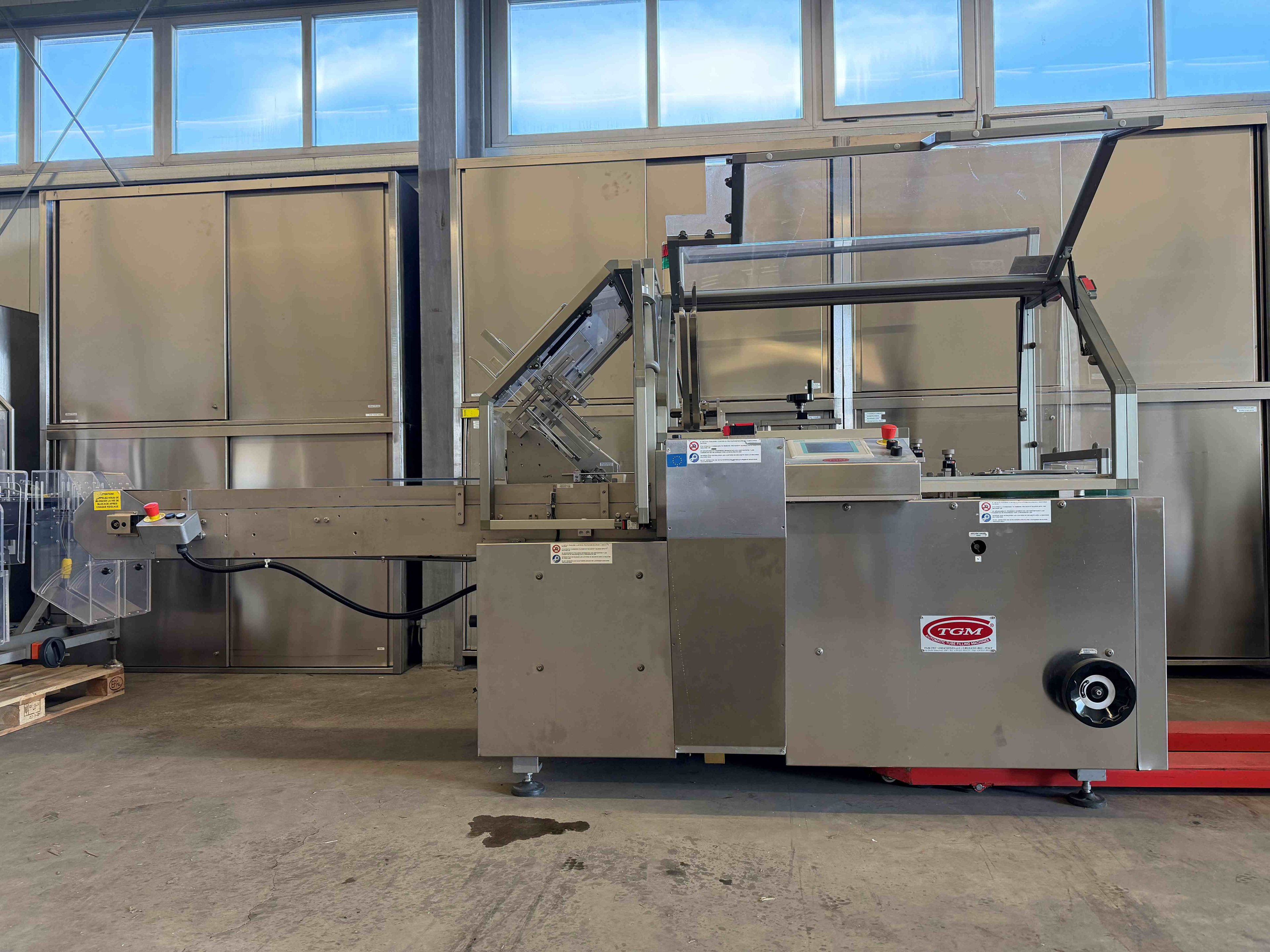 Cartoning machine