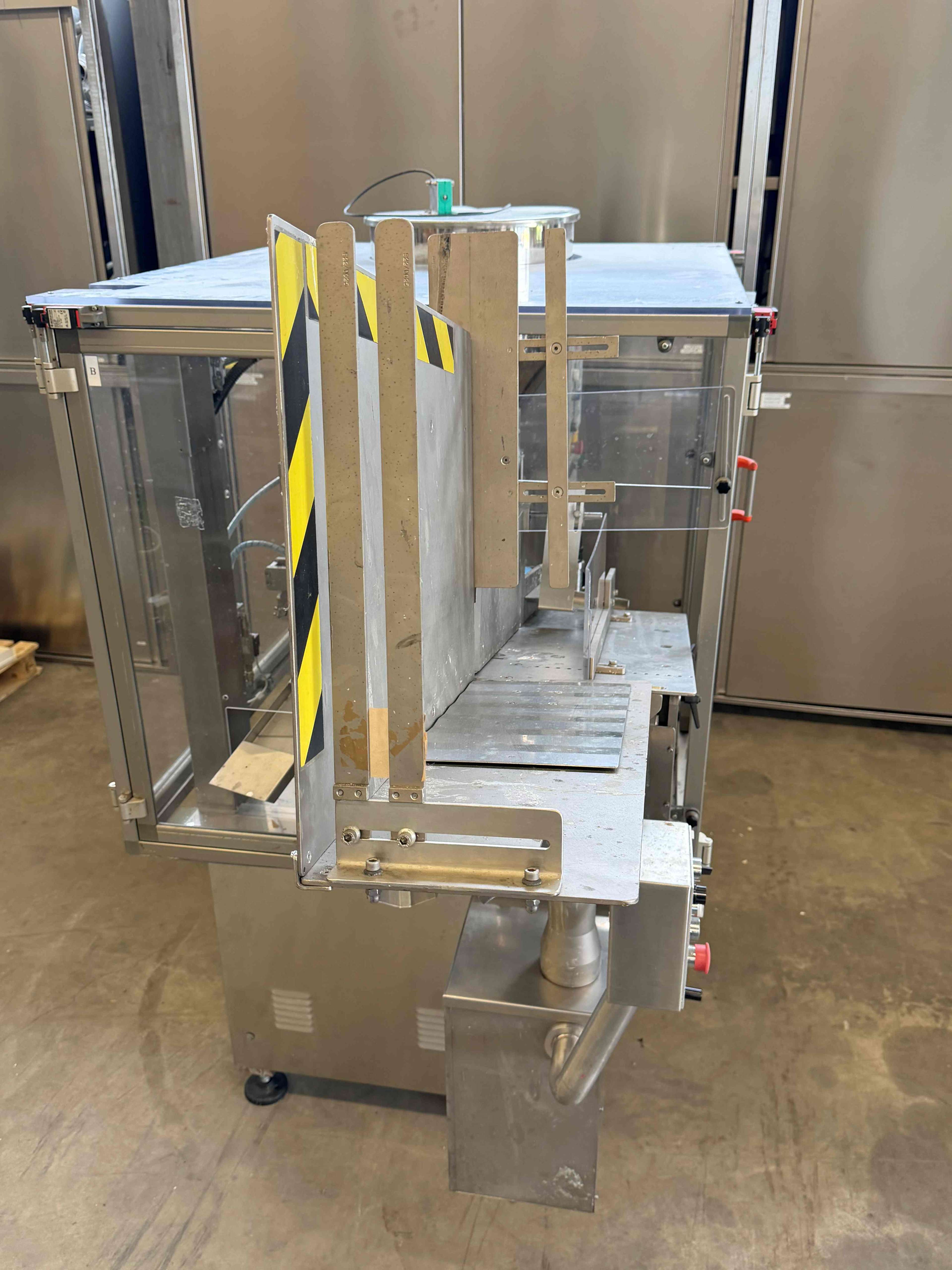 Tube filling and capping machine 6