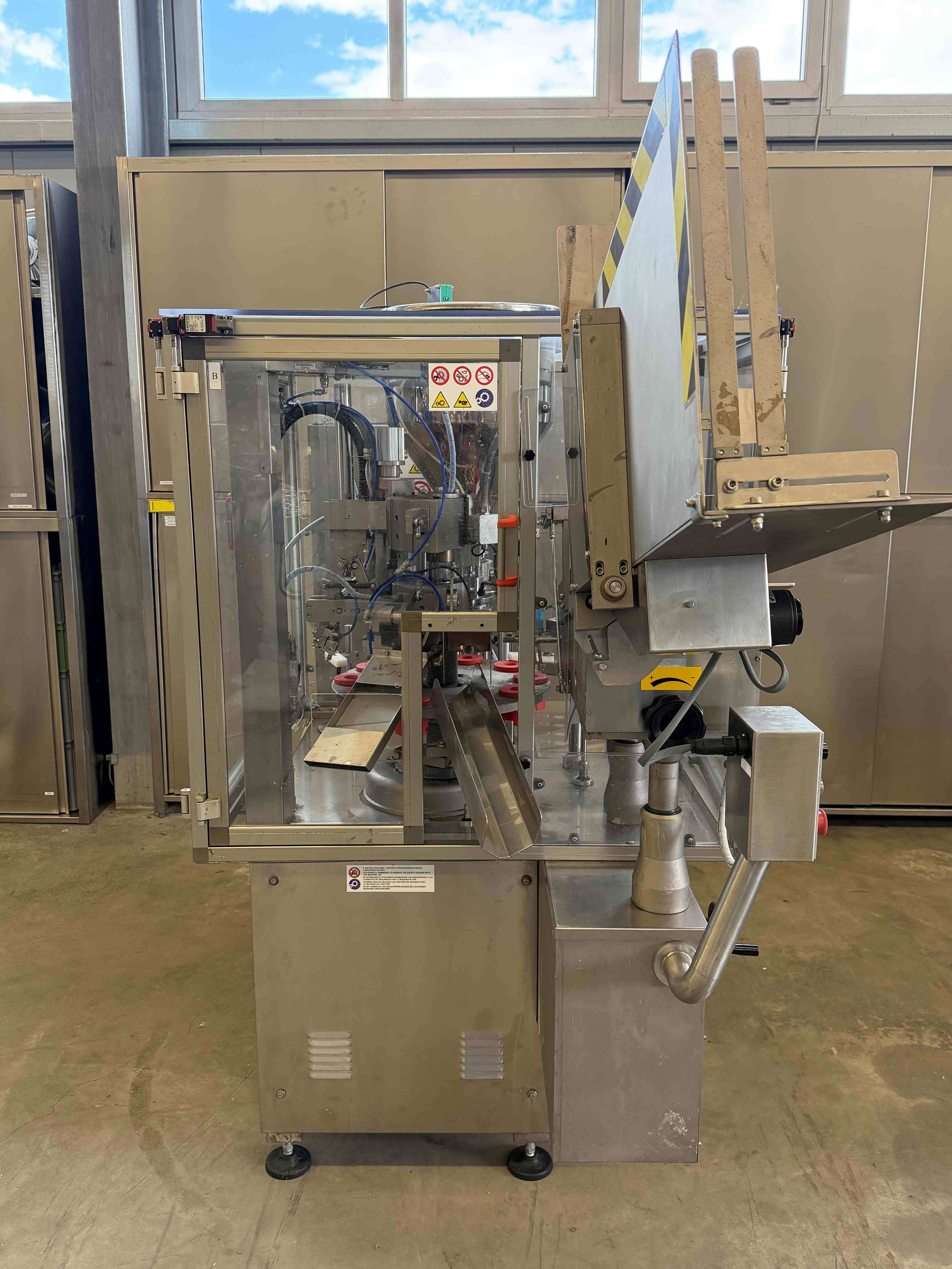 Tube filling and capping machine 3
