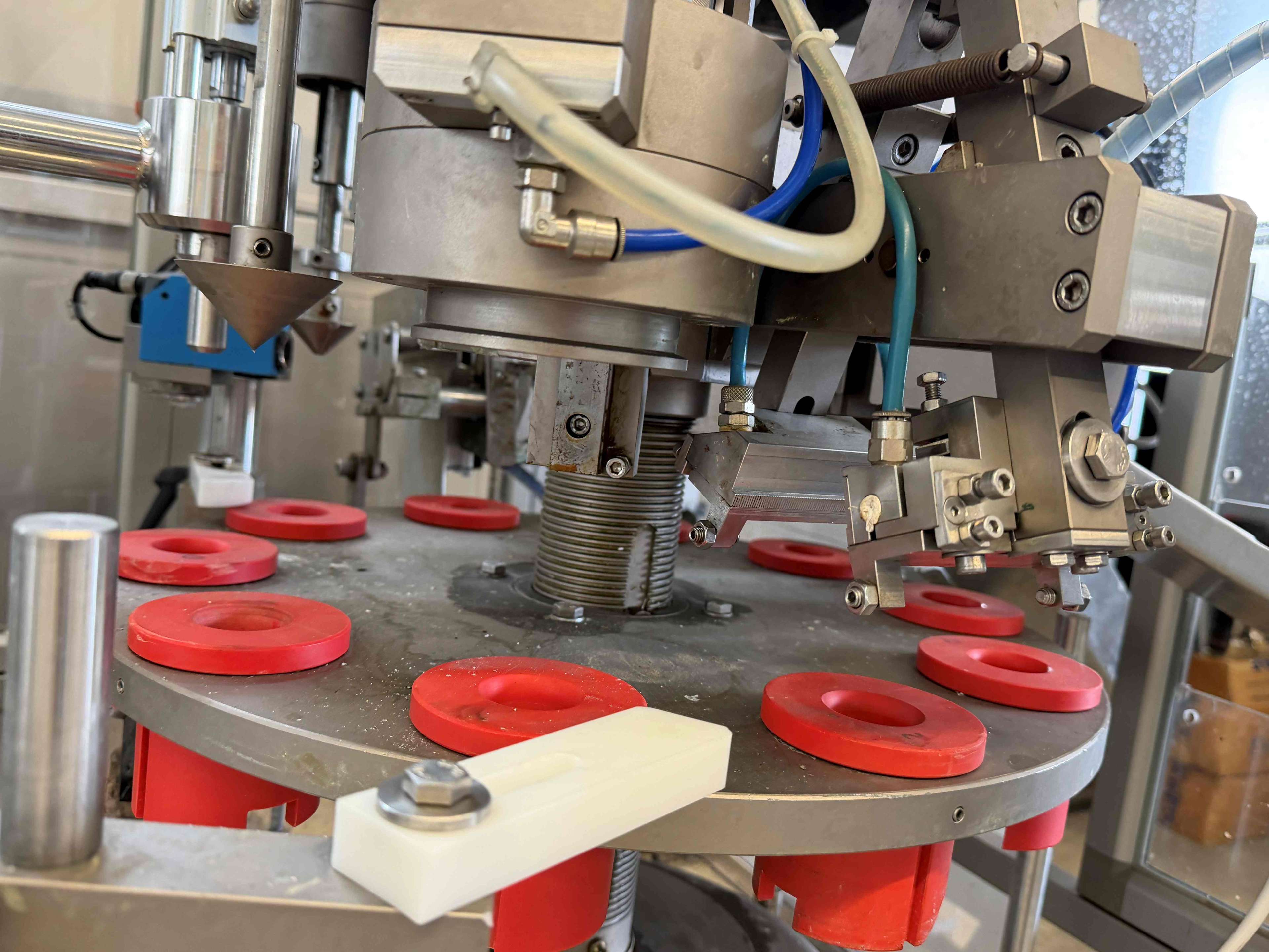 Tube filling and capping machine 5