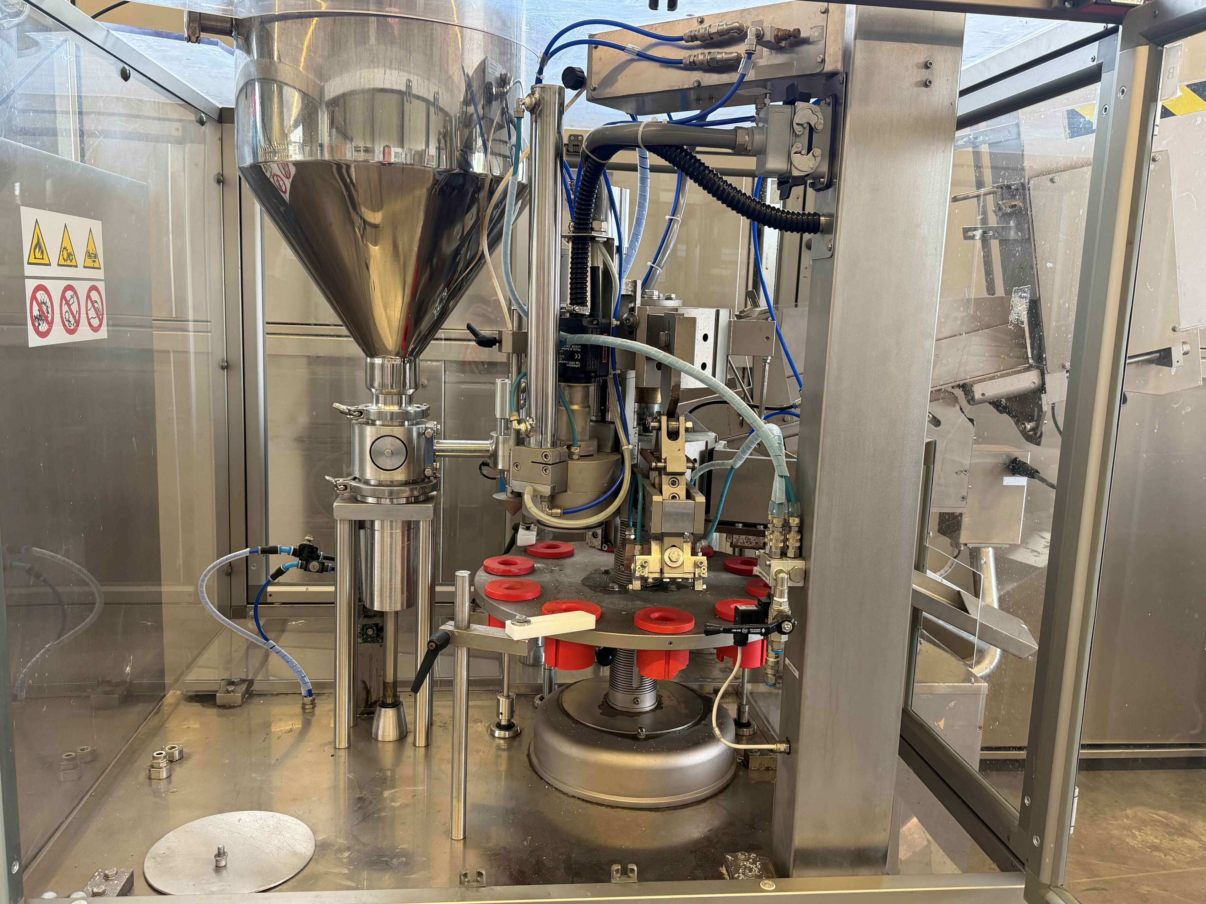 TGM E 250 MATIC tube filling and capping machine used 2