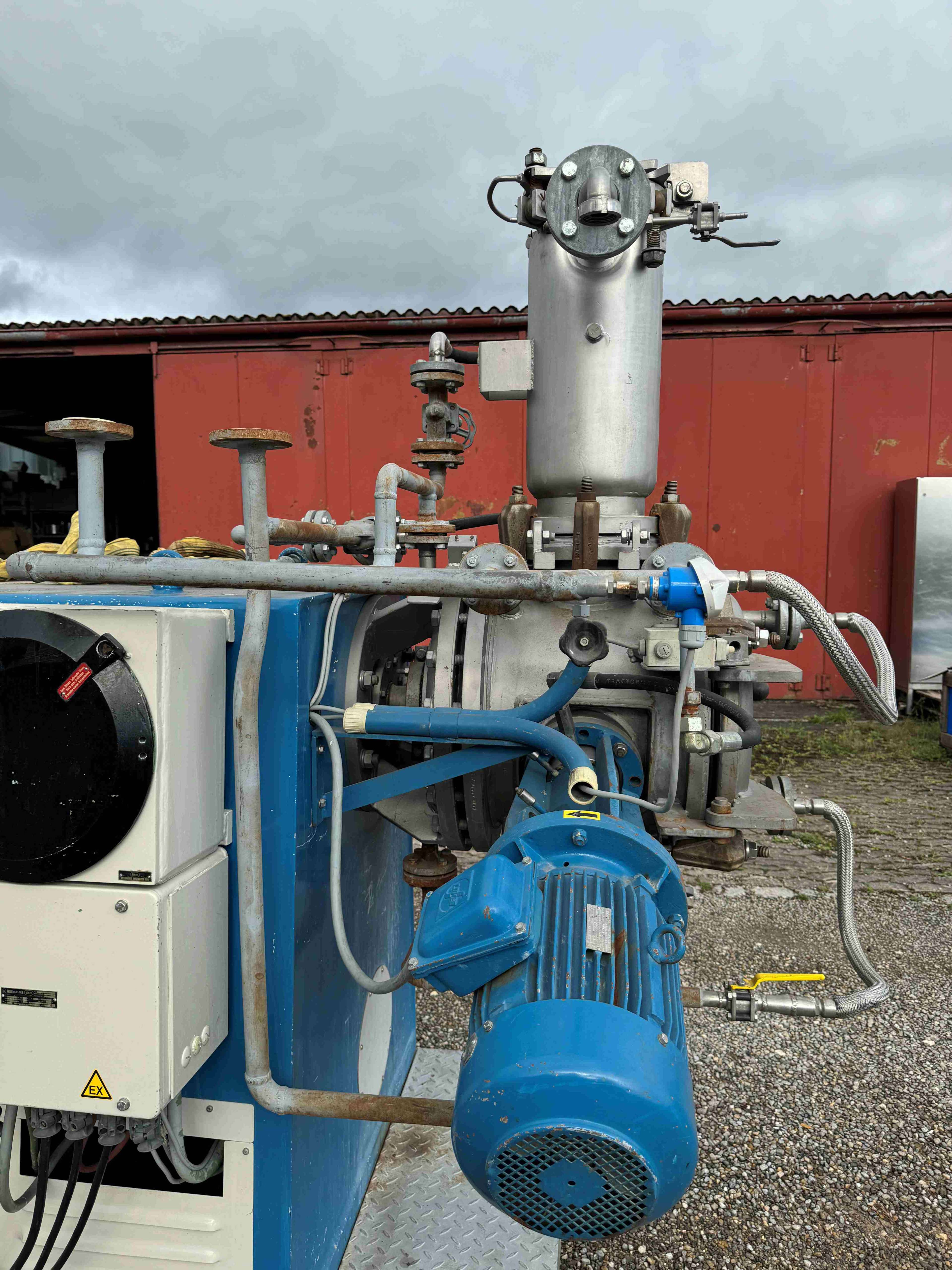 Vacuum mixer-dryer 7