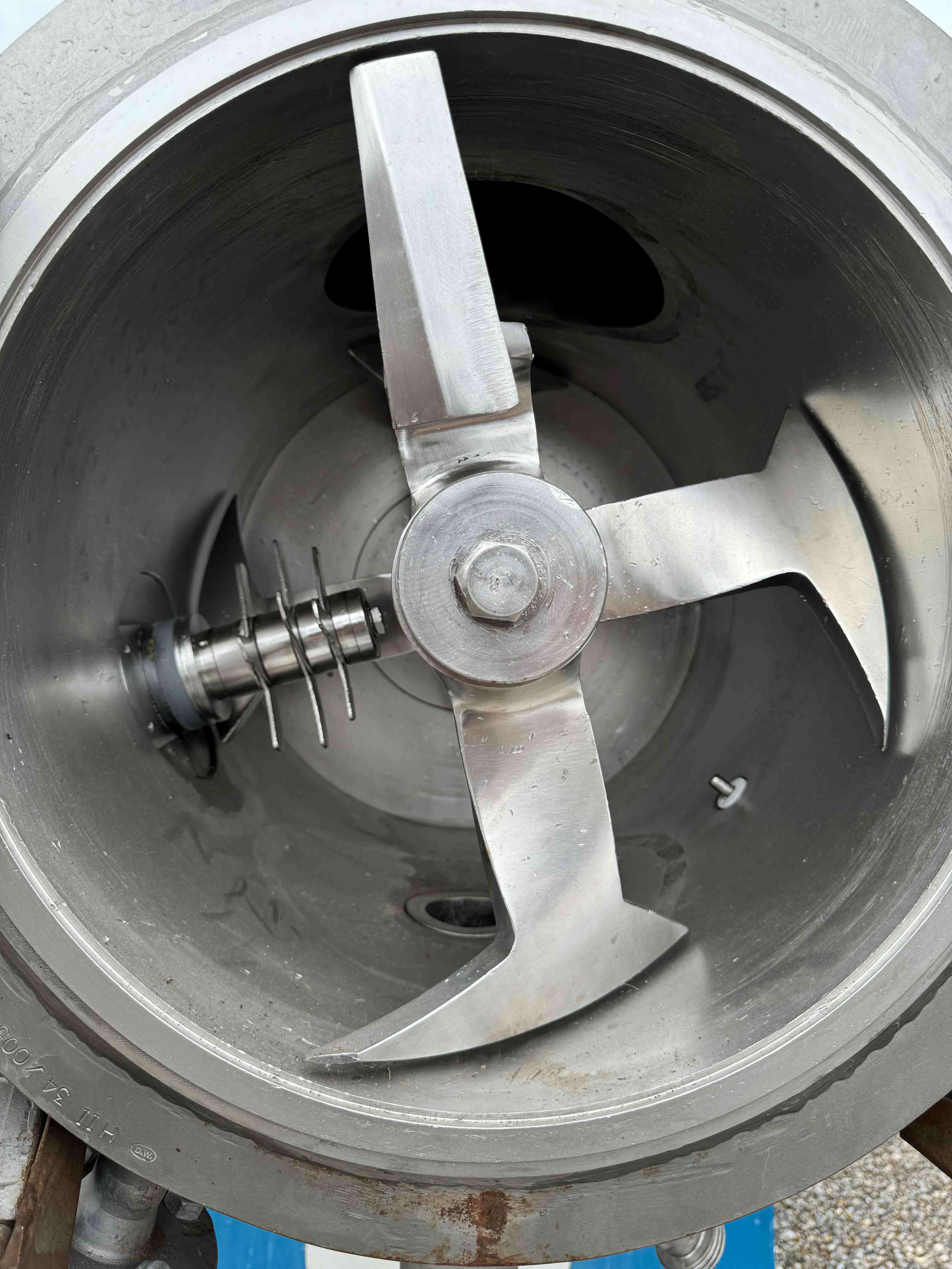 Vacuum mixer-dryer 9