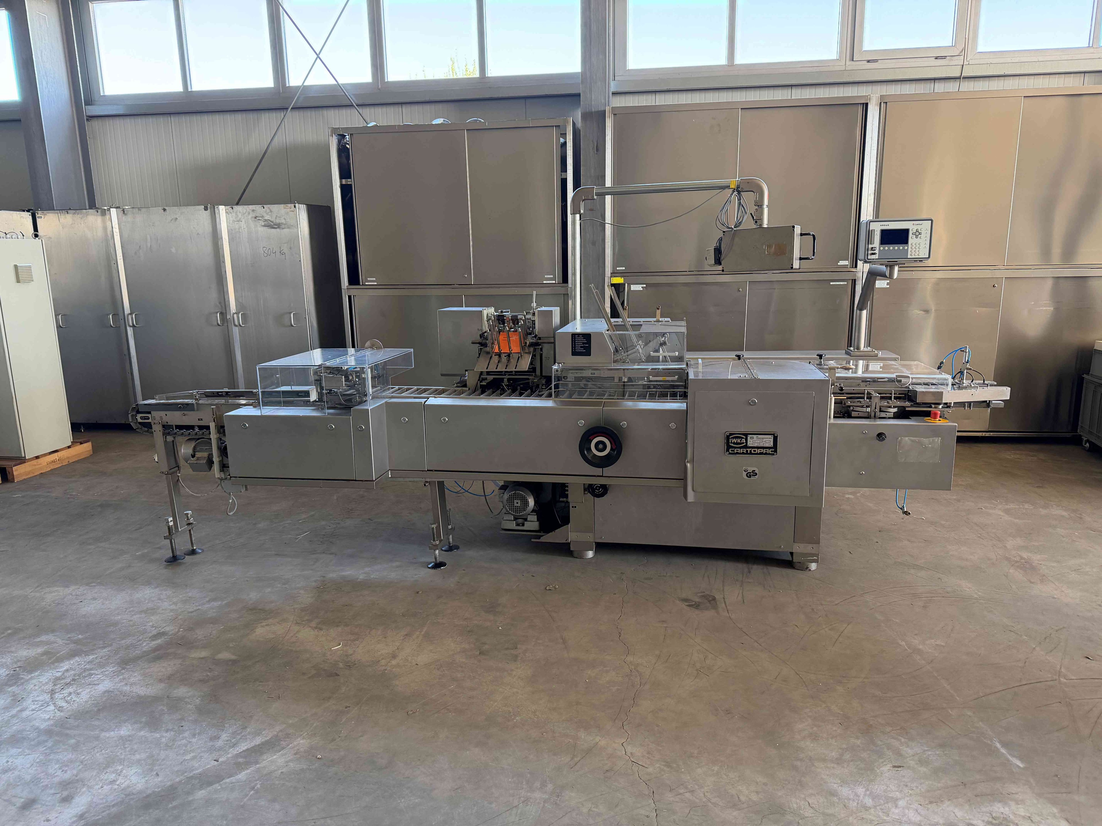 Cartoning machine