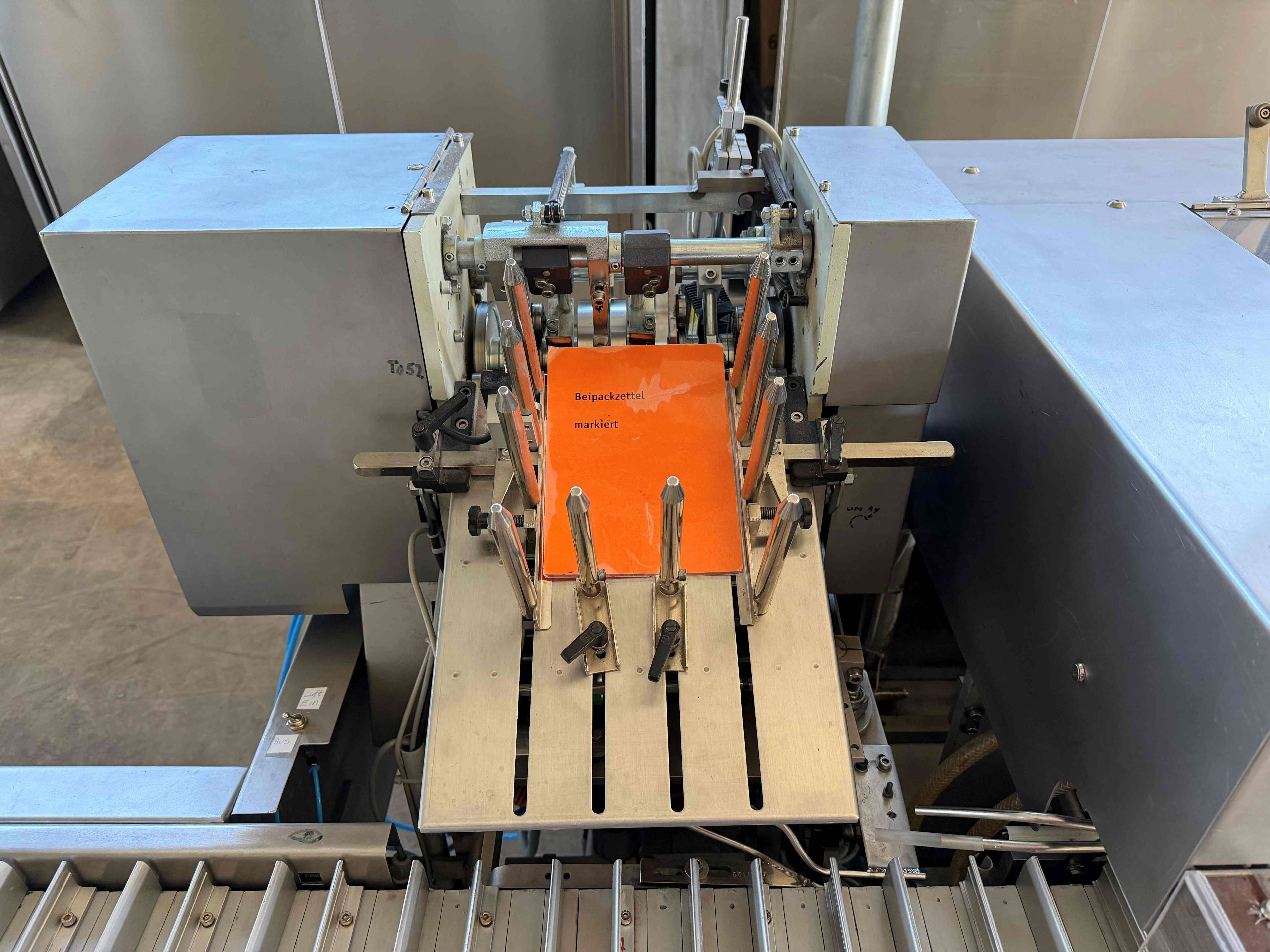 Cartoning machine 4