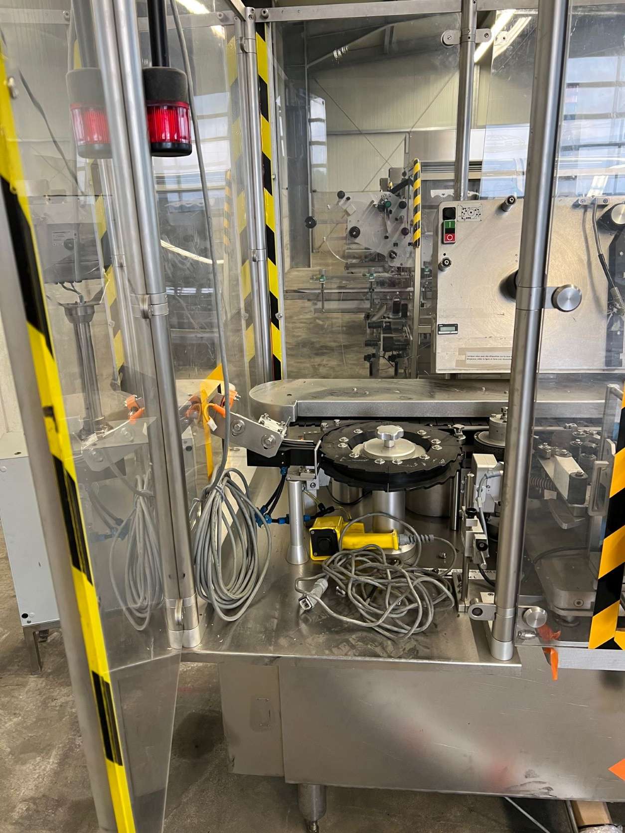 Labeling machine for disposable syringes 9