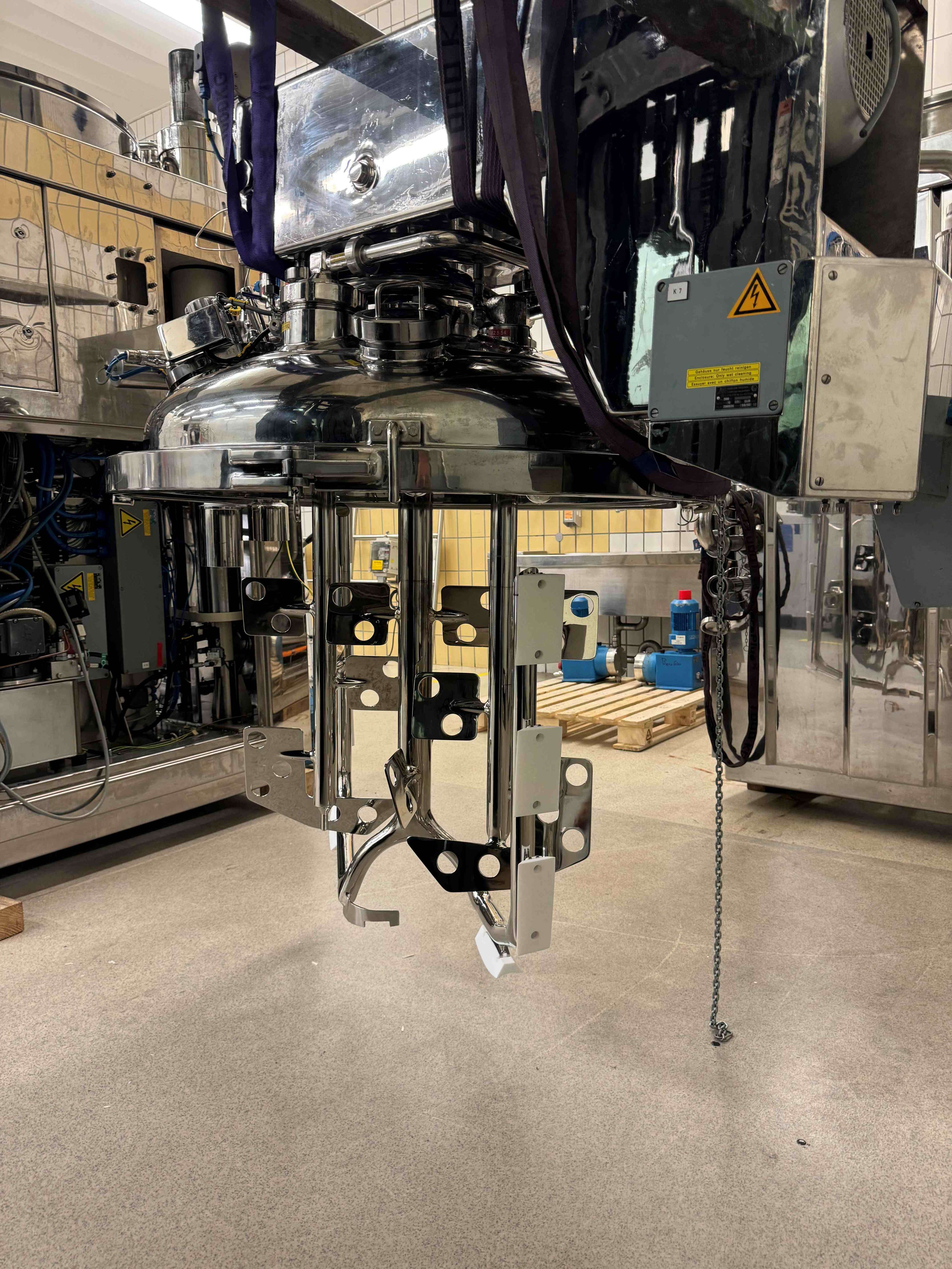 Homogenizing mixer 12