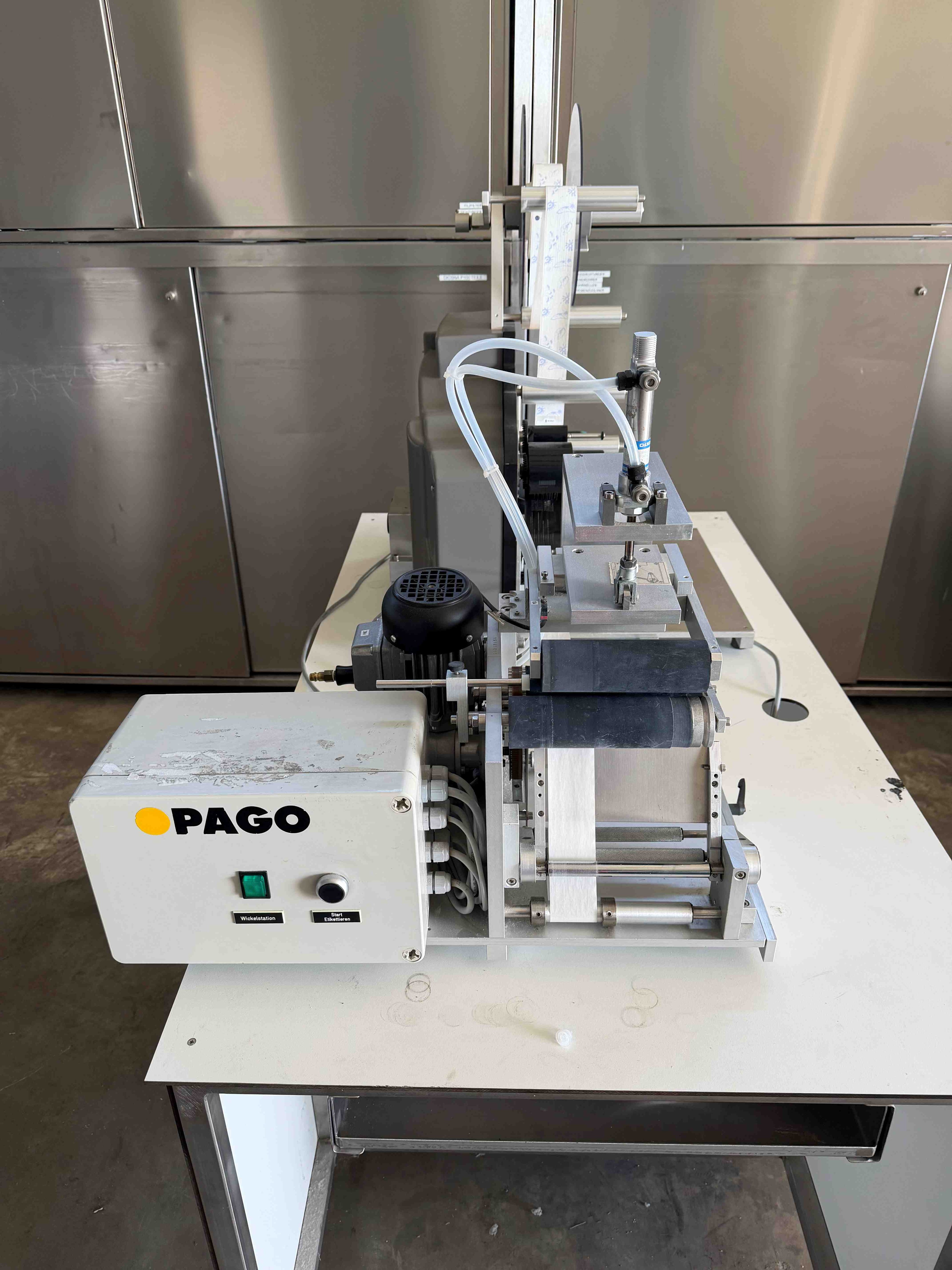 Labelling machine