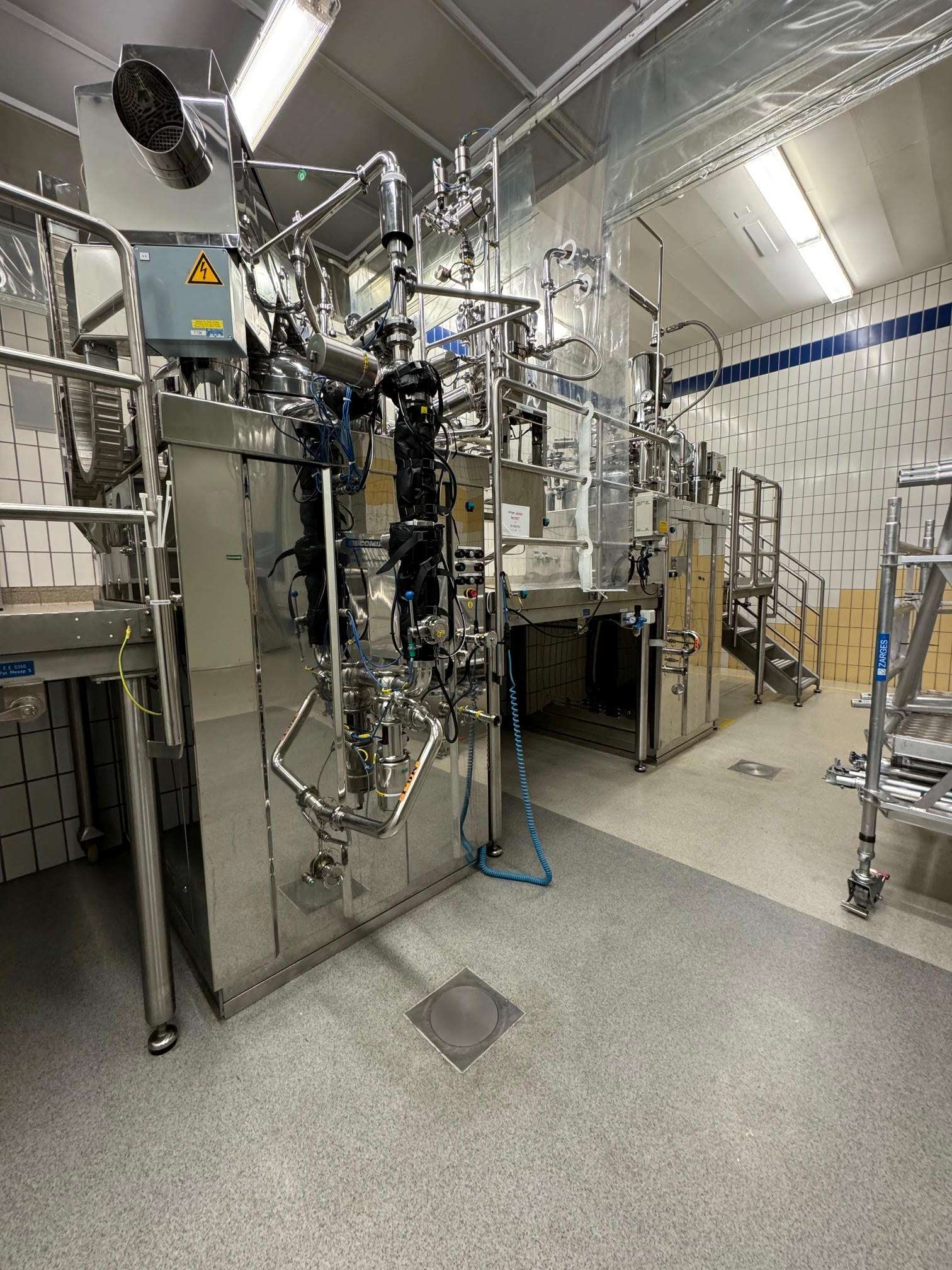 Homogenizing mixer 10