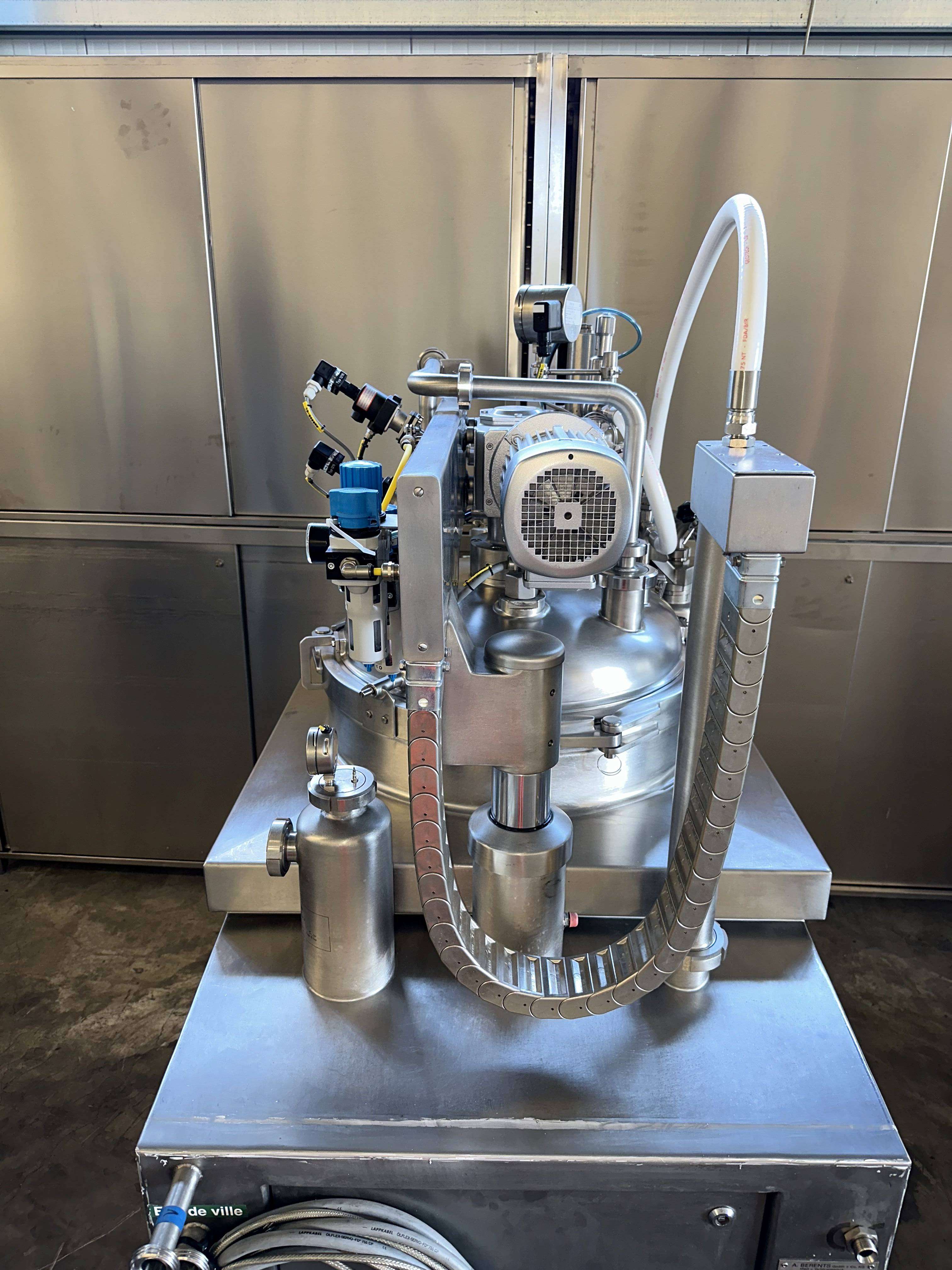 Homogenizing mixer with powderjet 9