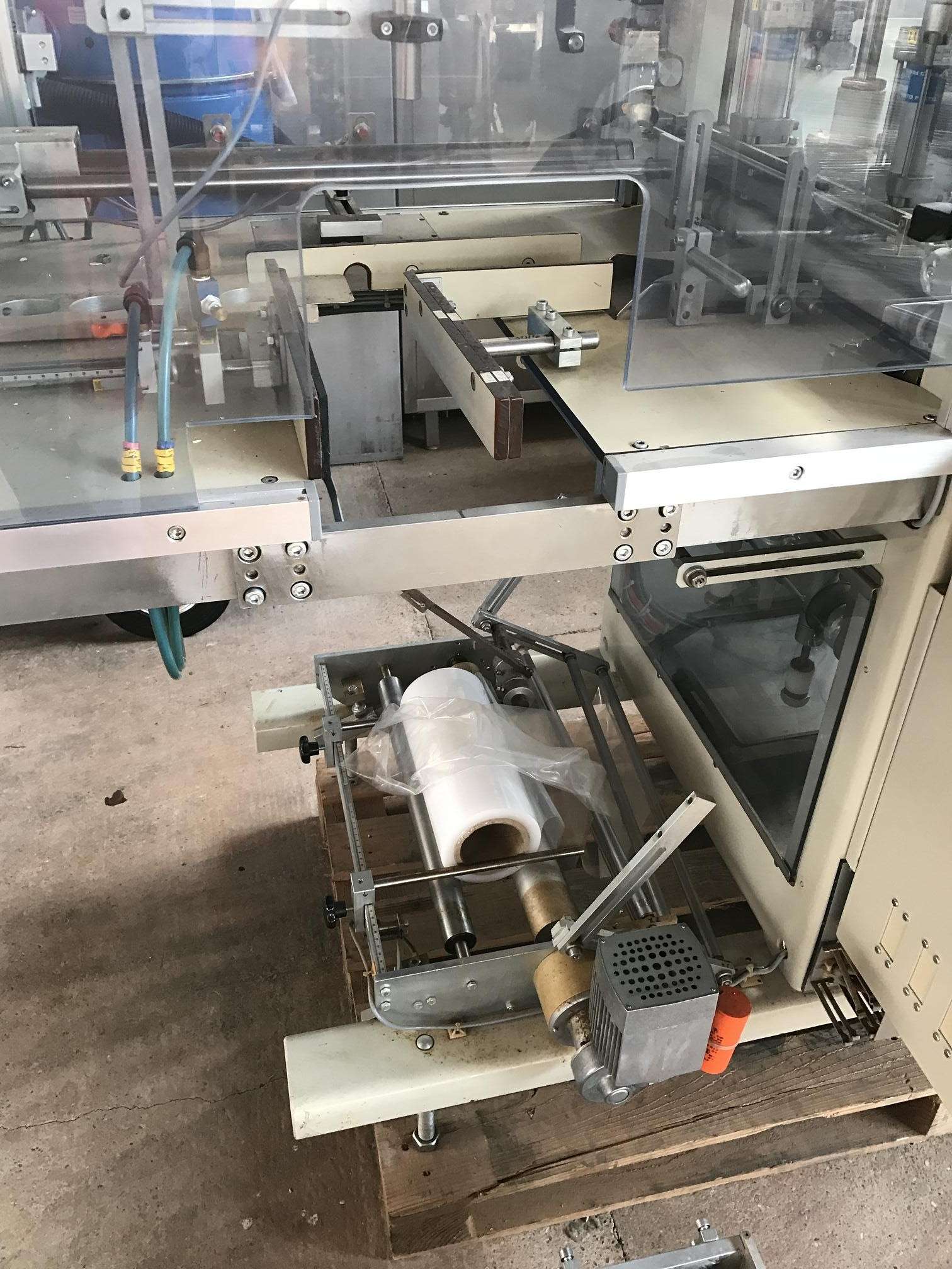 Tensile band eroration machine with shrink tunnel 4
