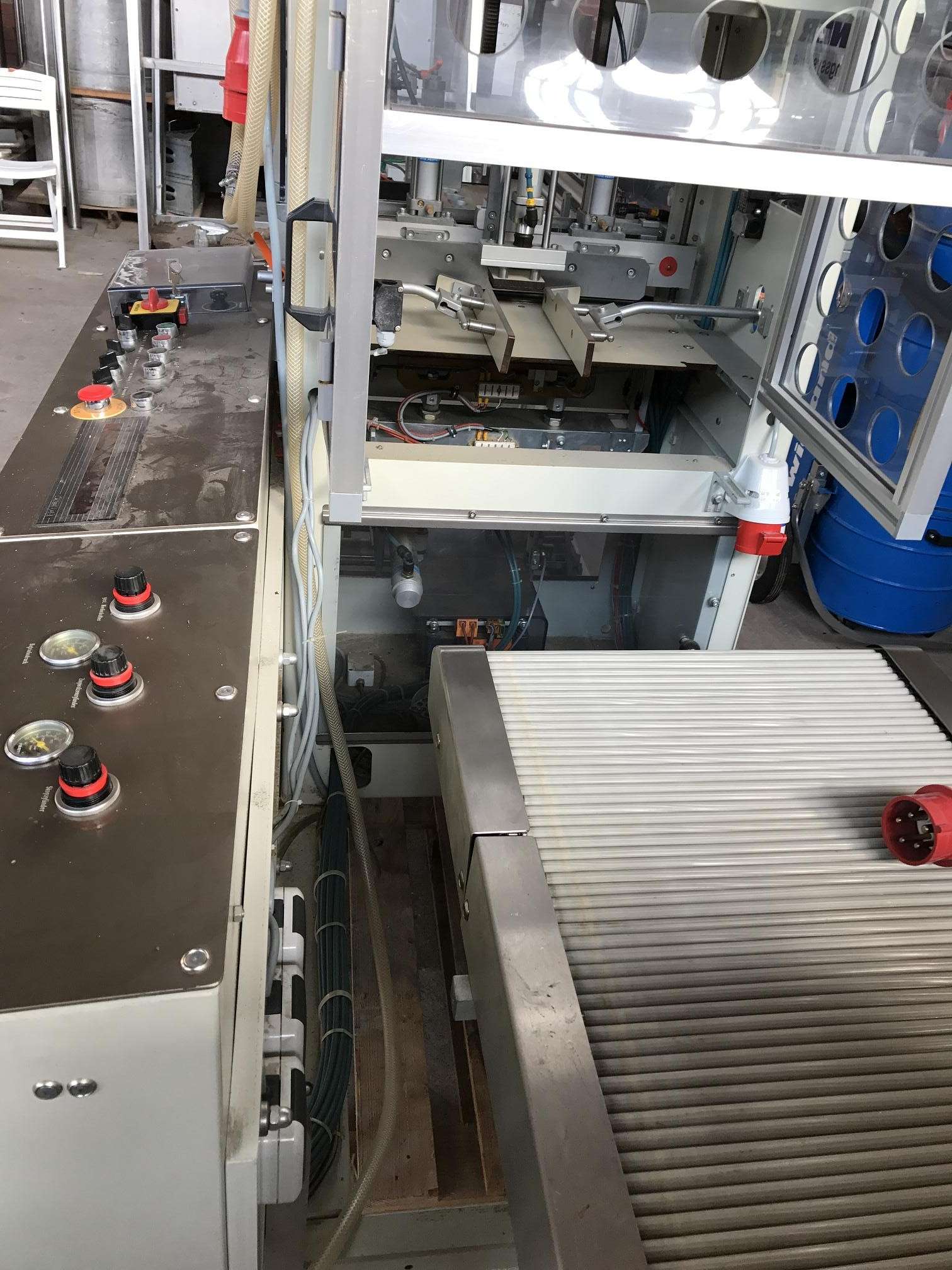 Tensile band eroration machine with shrink tunnel 5
