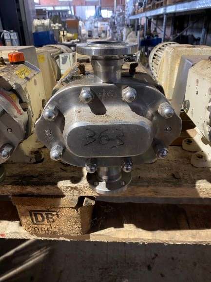 Rotary lobe pump 6