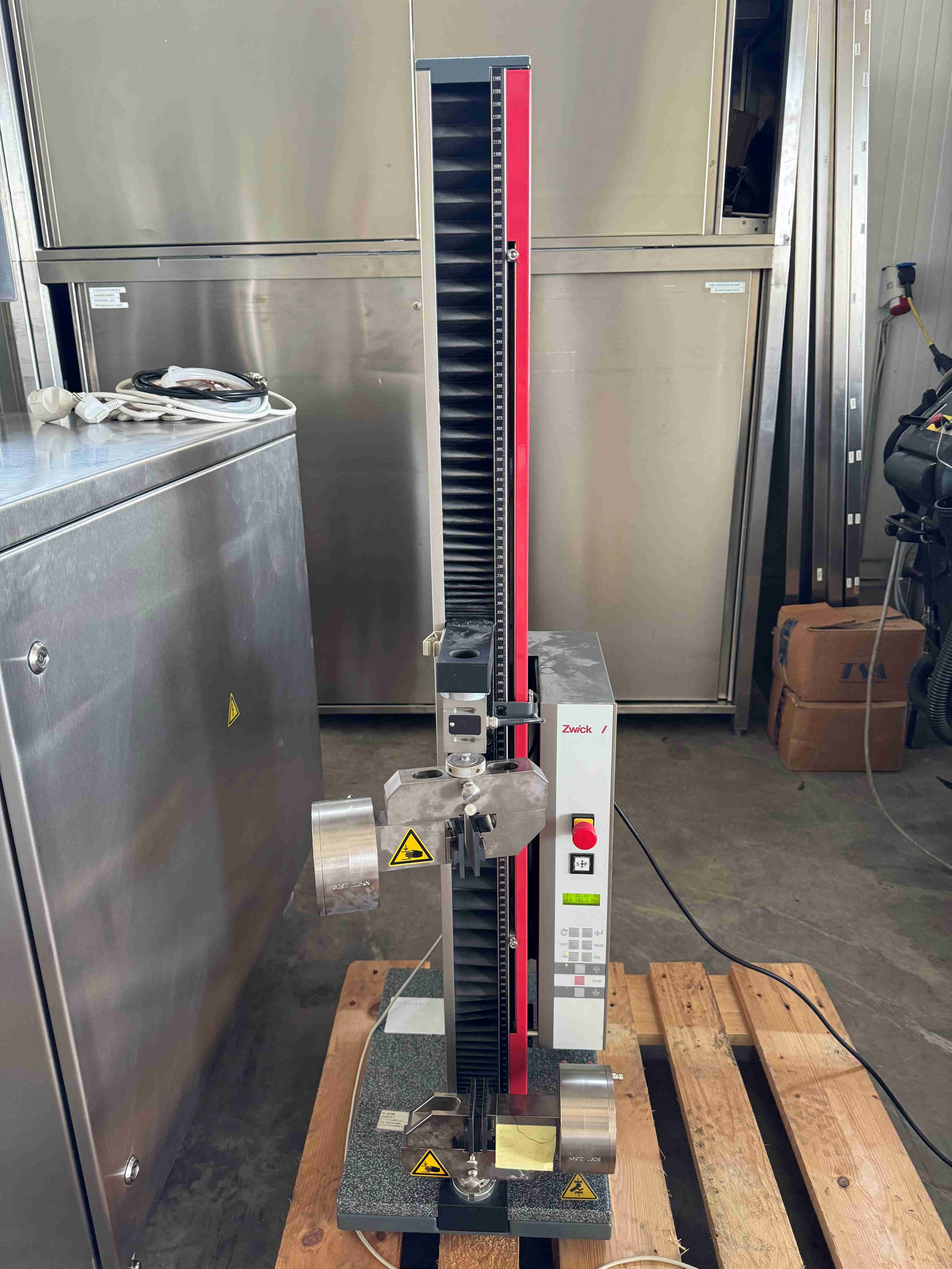 Tension and compression tester