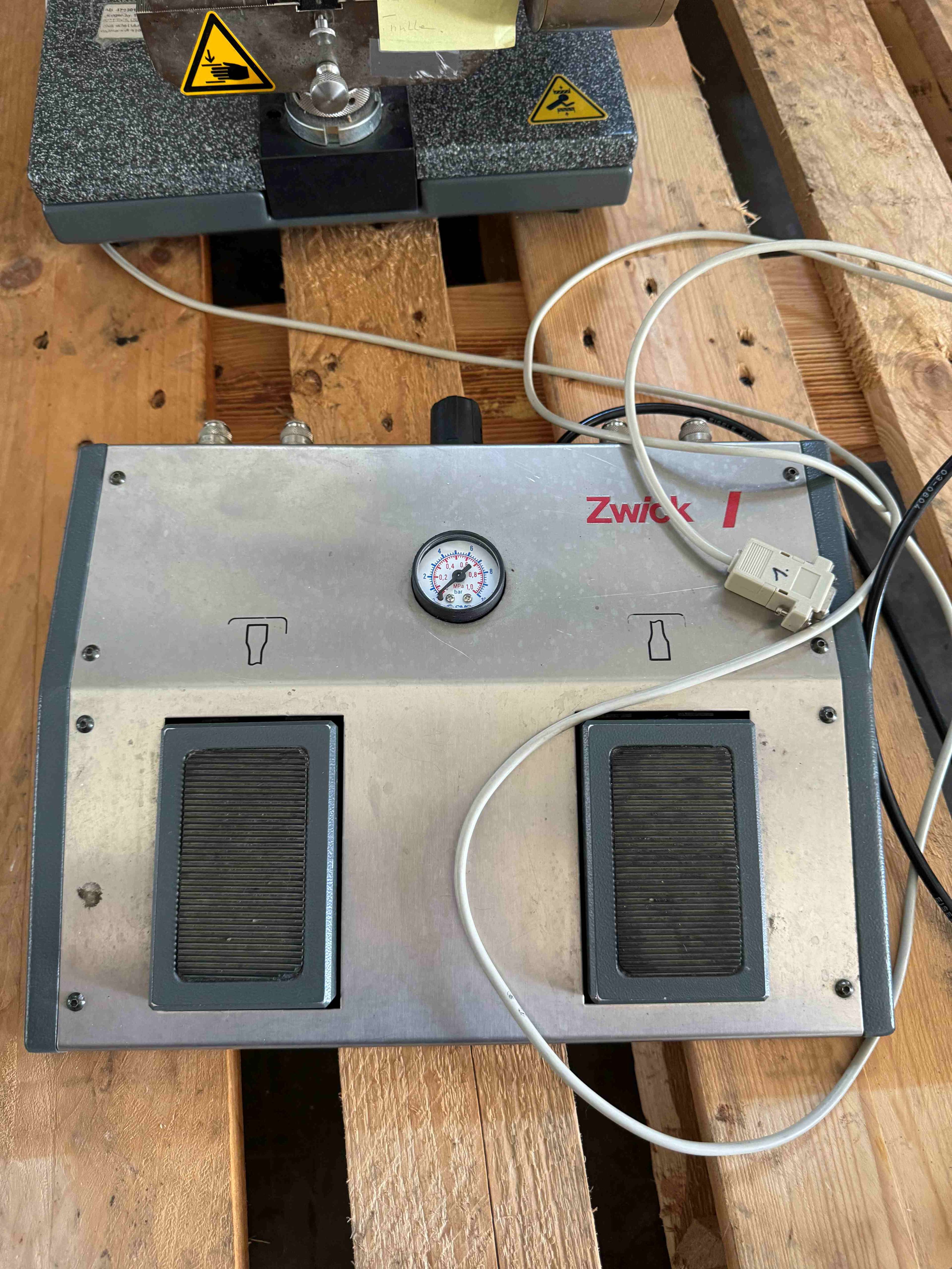 Tension and compression tester 4