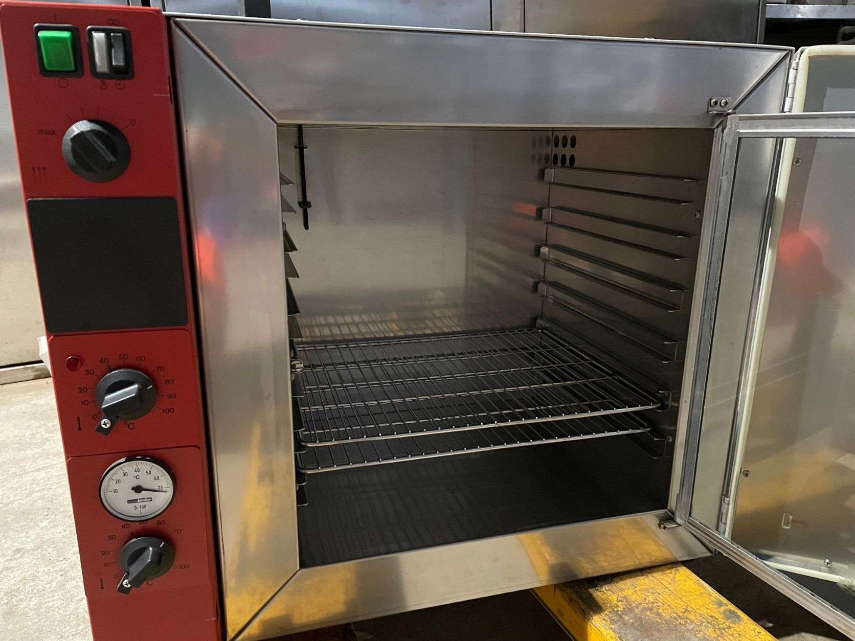 Incubator 4